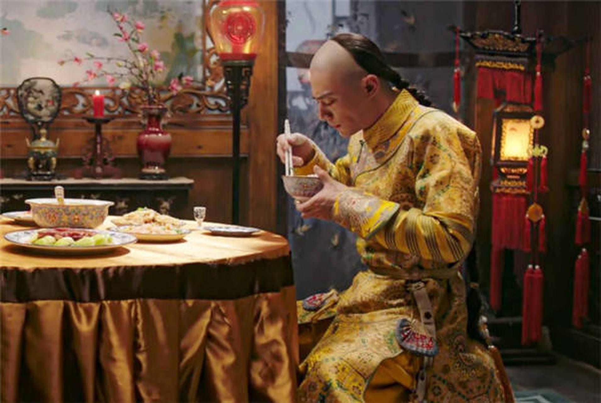 1874年,同治皇帝因天花去世,慈禧太后为了方便继续垂帘听政,让年幼的