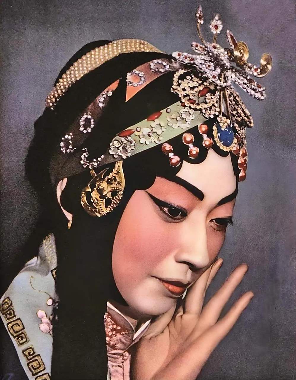 1938年,梅兰芳的一张"蓄须明志"照片.