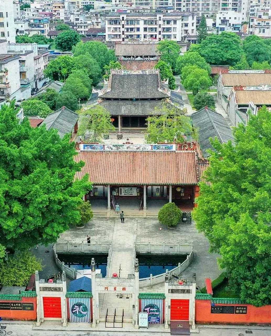 德庆学宫始建于宋朝,是南方现存最古老的孔庙.