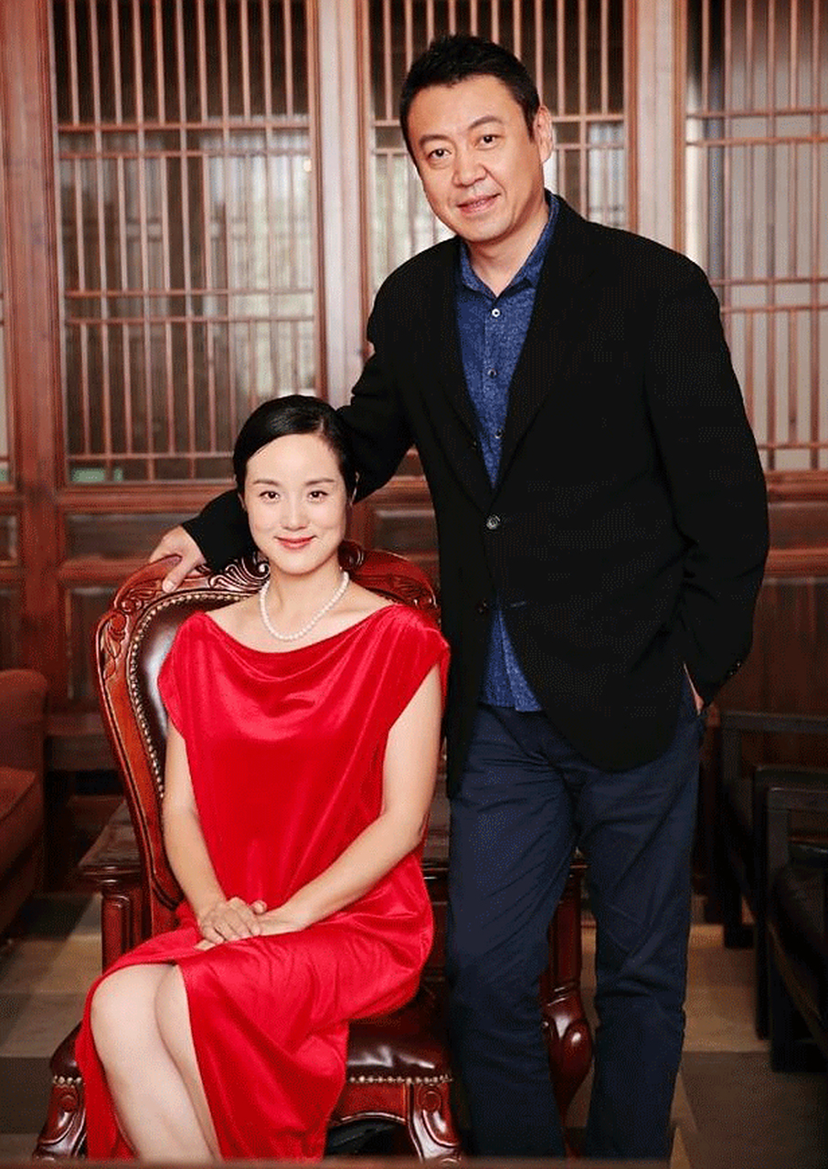 2012年,主持人杨柳和大美女哈辉结婚,一结婚他就对老婆说:你嫁给了我