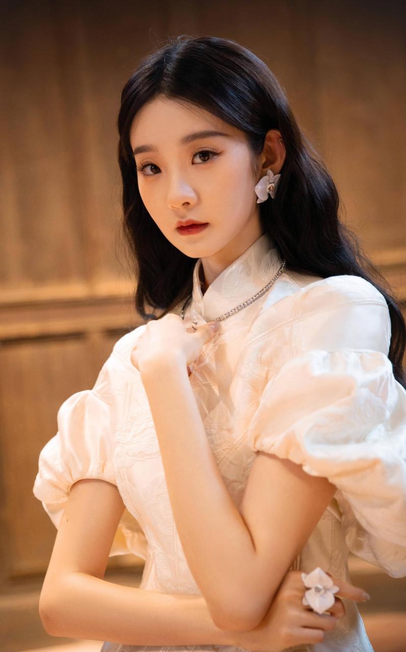 张艺凡美图:清新秀丽,楚楚动人