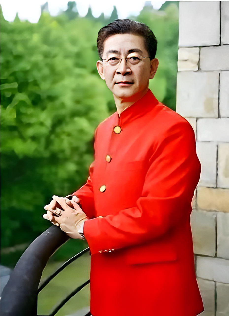 六小龄童1959年4月12日出生于中国上海市.他的真名是章金莱 !  出生在