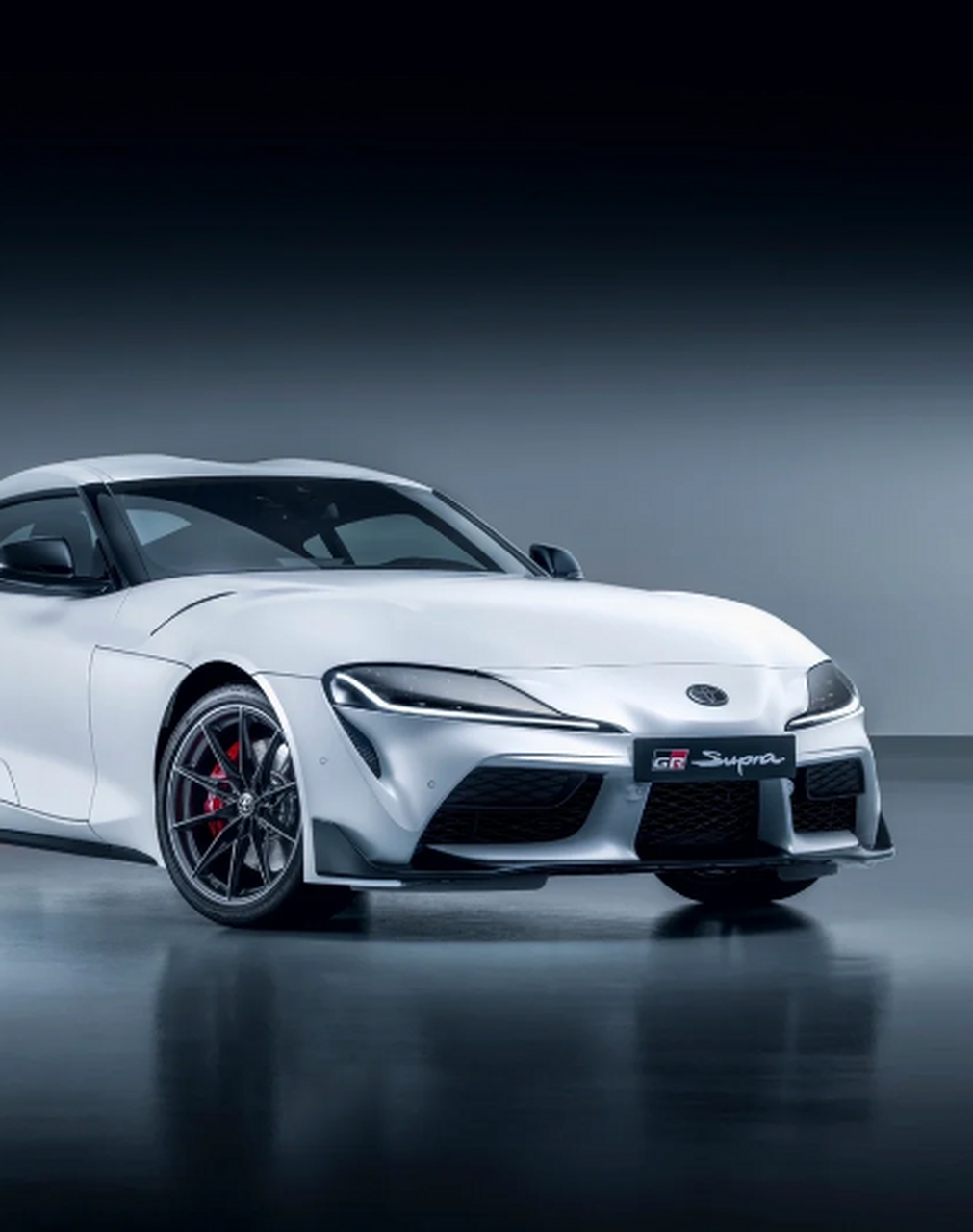 朋友们,给你们介绍一款丰田supra跑车,售价49.6w起,性价比超高!