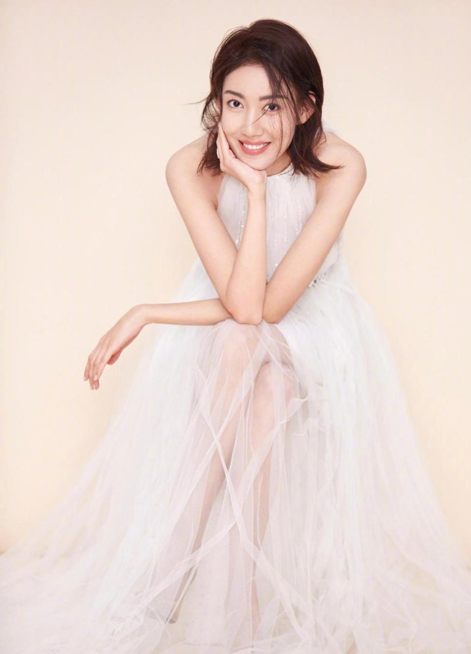 女星高露身材好到你无法想象 女星高露一直给人感觉时尚,阳光,身材极