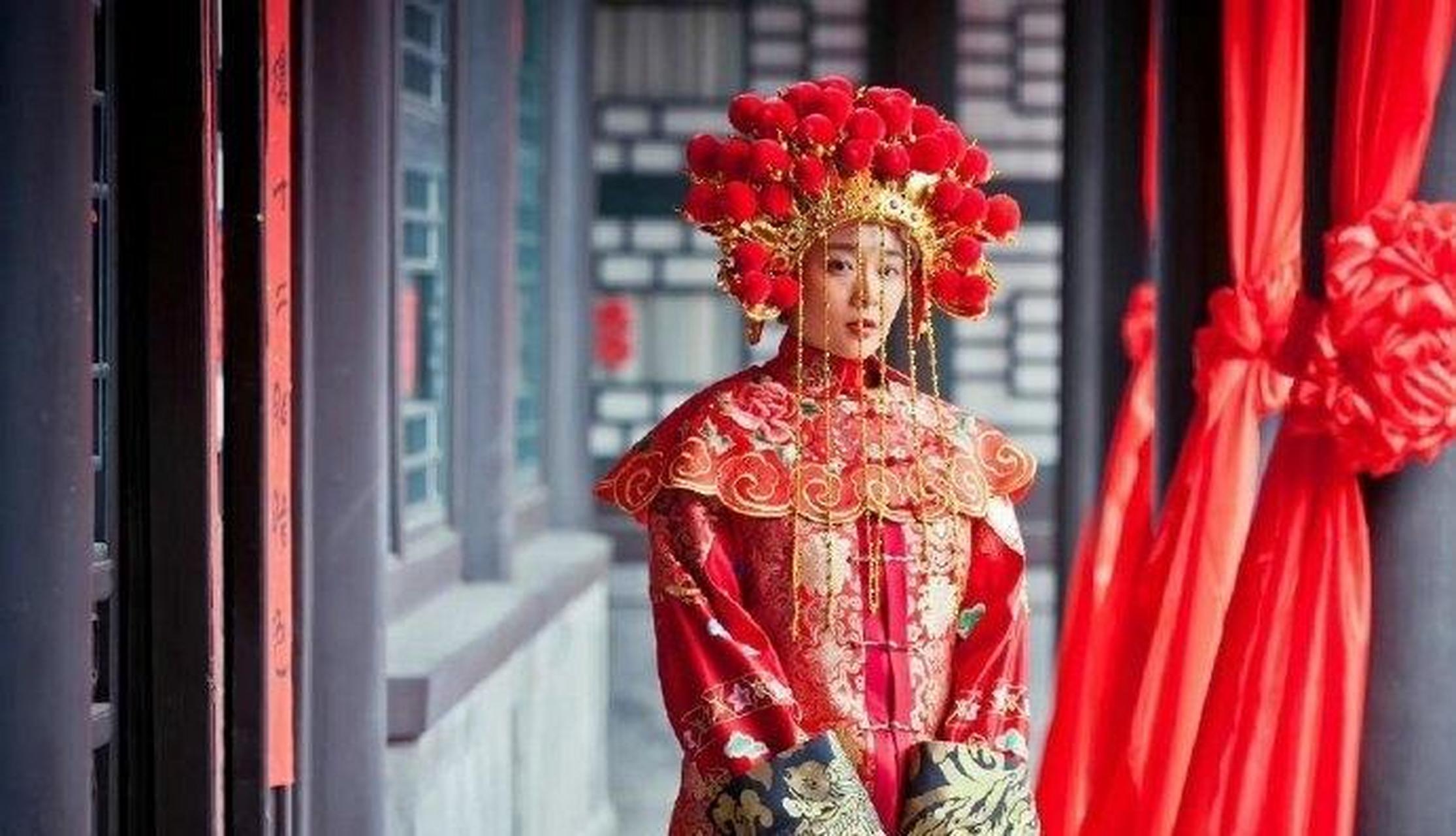 网友:高叶真的是妥妥的剧抛脸呀,在《少帅》里扮演直爽的张首芳,姐姐