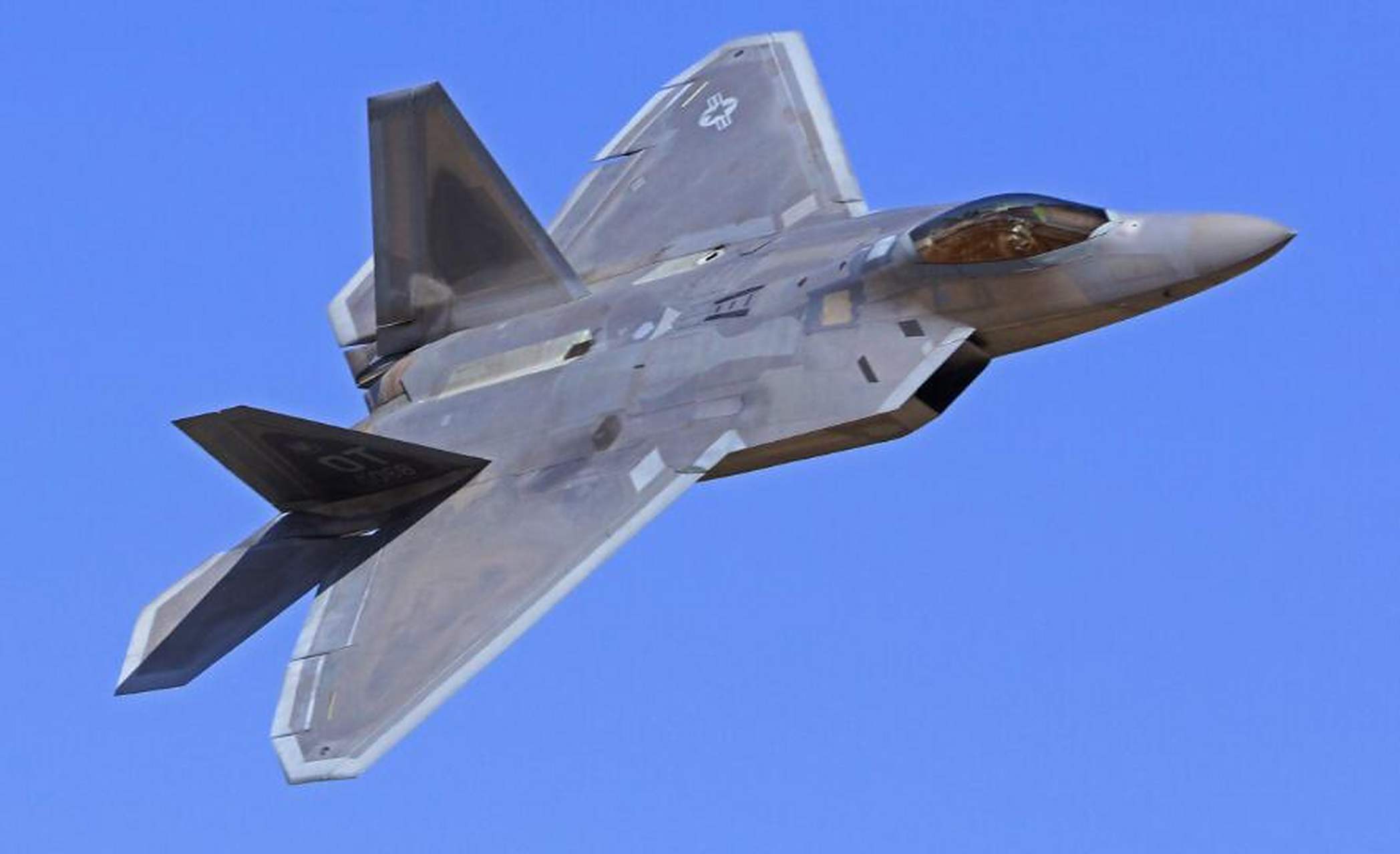 f35与f22的差距有多大,为何一个是美国对外军售主打机型,另一个却只留