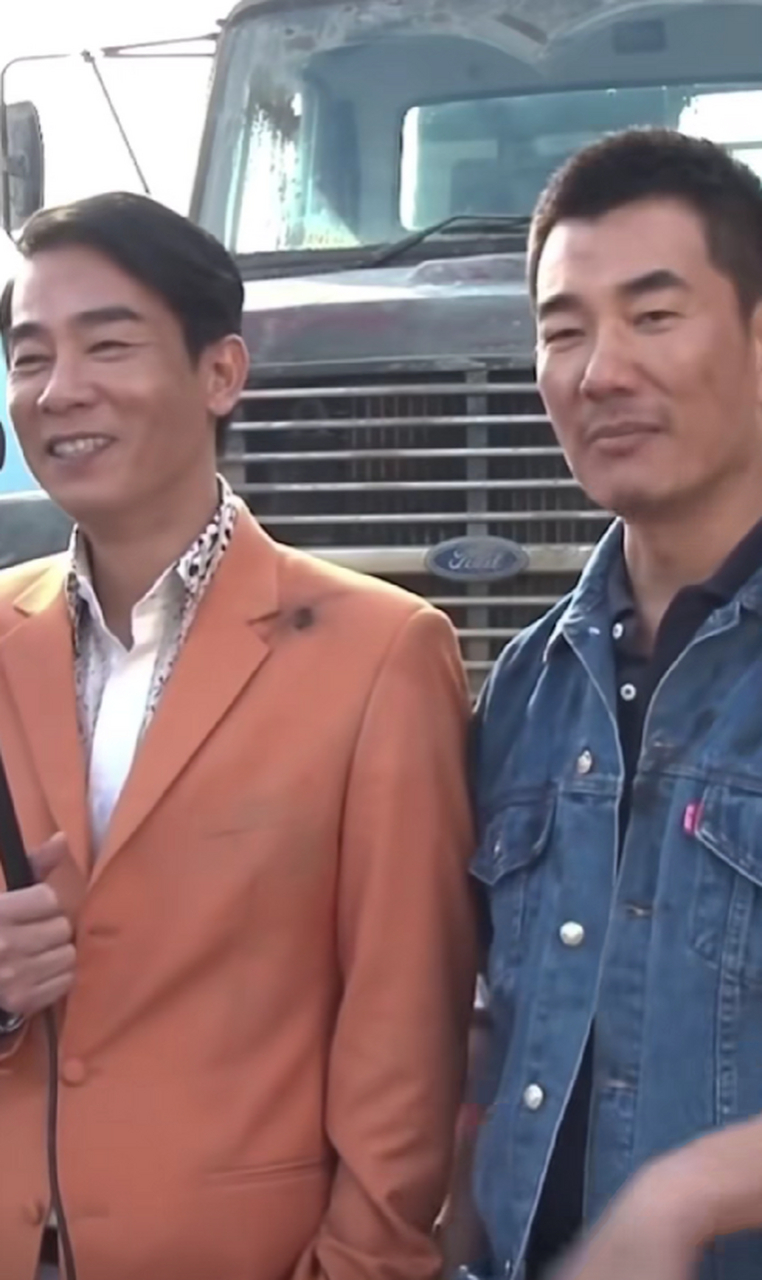 陈小春 探班任贤齐,好友相见开心的停不下来,那个年代的明星辨识度真