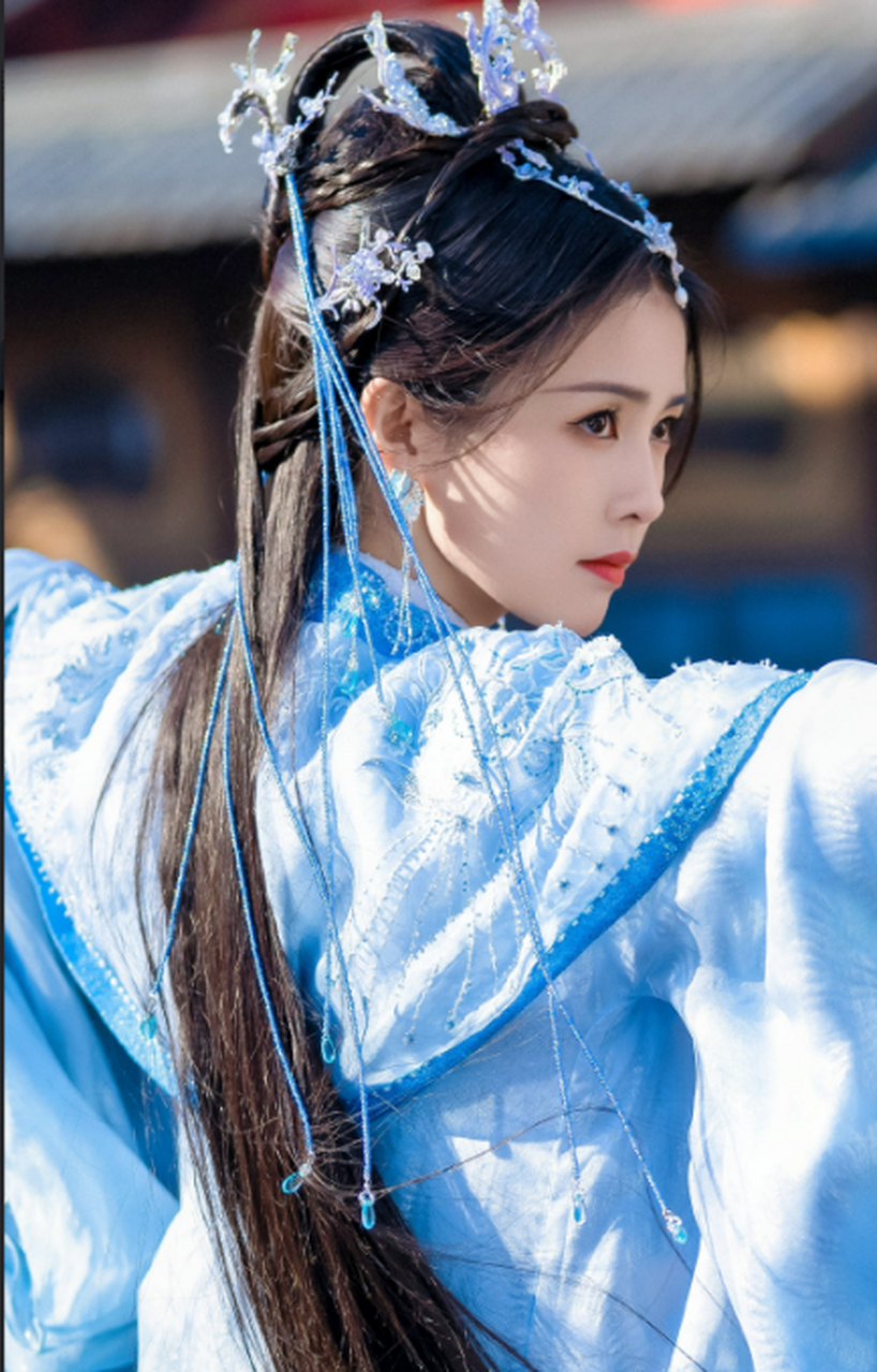 白鹿这精致的古装造型,不火都难呐 #白鹿