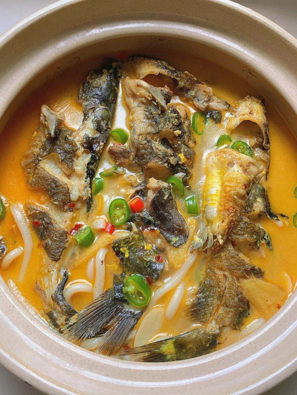 ",我先来[饺子]我有[赞啊][赞啊]就是今天这道【砂锅黄骨鱼】,我完全