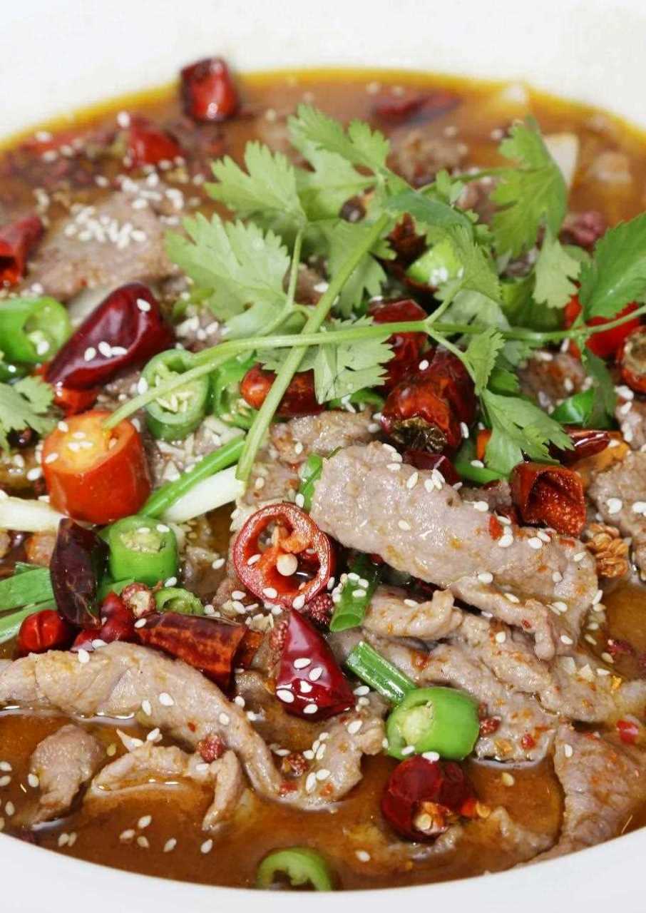 上李新开的汤家村水煮鸭胗,从传统的牛肉到网红的鸭胗再到创新的乌耳