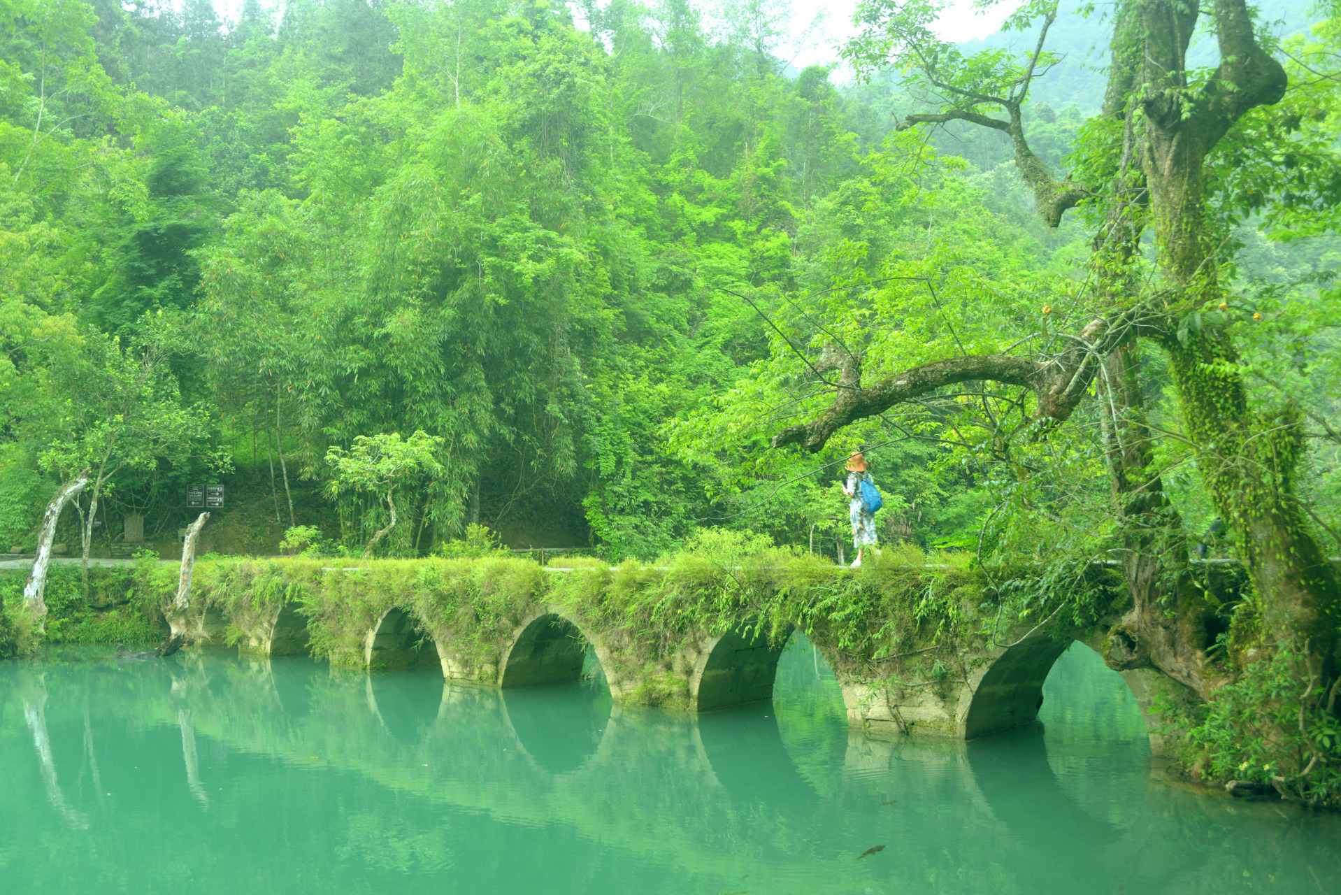 游客散去的小七孔古桥是一种什么样的美?