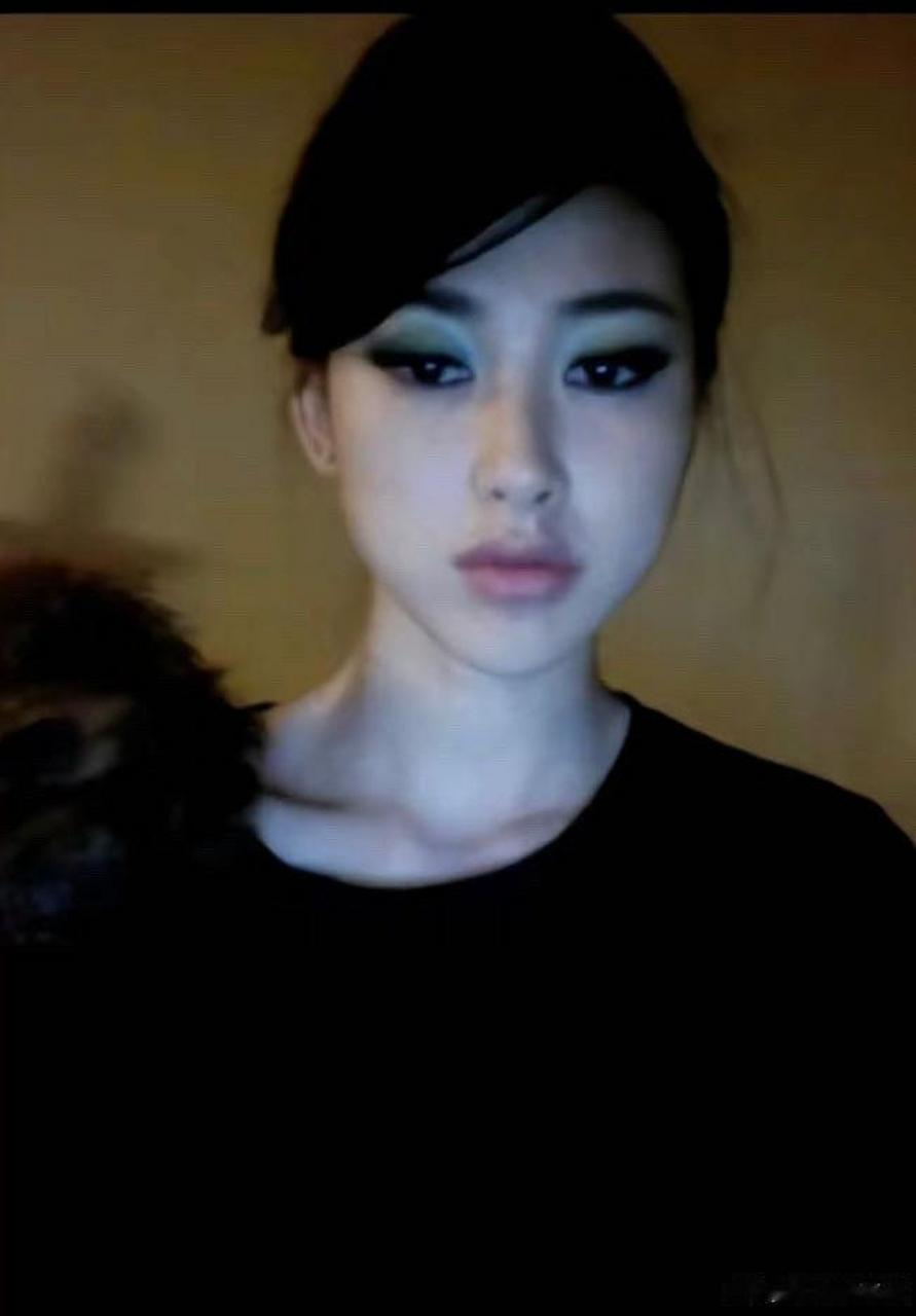 朱珠年轻时旧照# 朱珠年轻时旧照 她真的很美很有女人味#朱珠年轻揪 