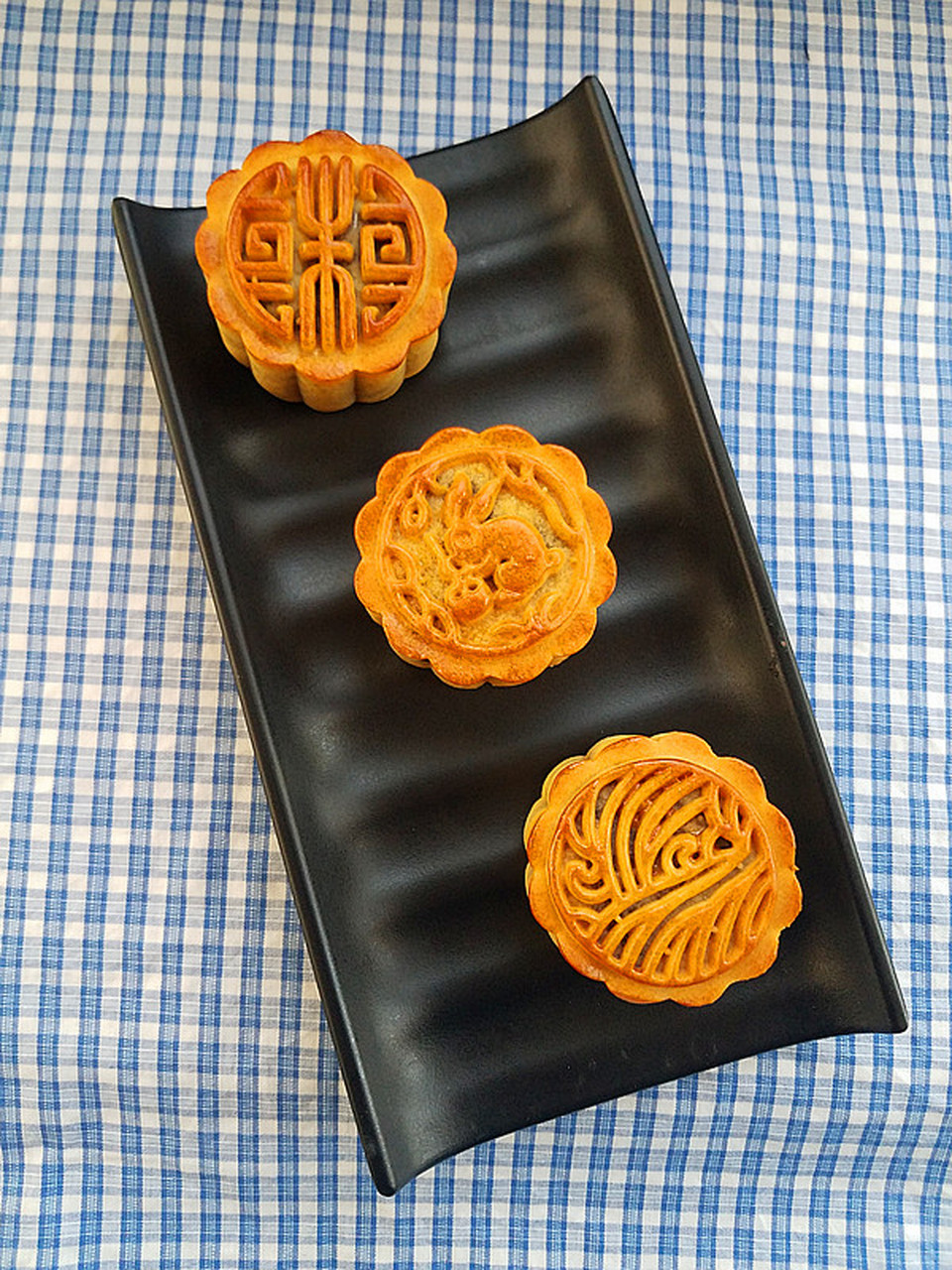 广式紫薯月饼 又是一年中秋,各式各样的月饼,让人挑花了眼,但是我家最