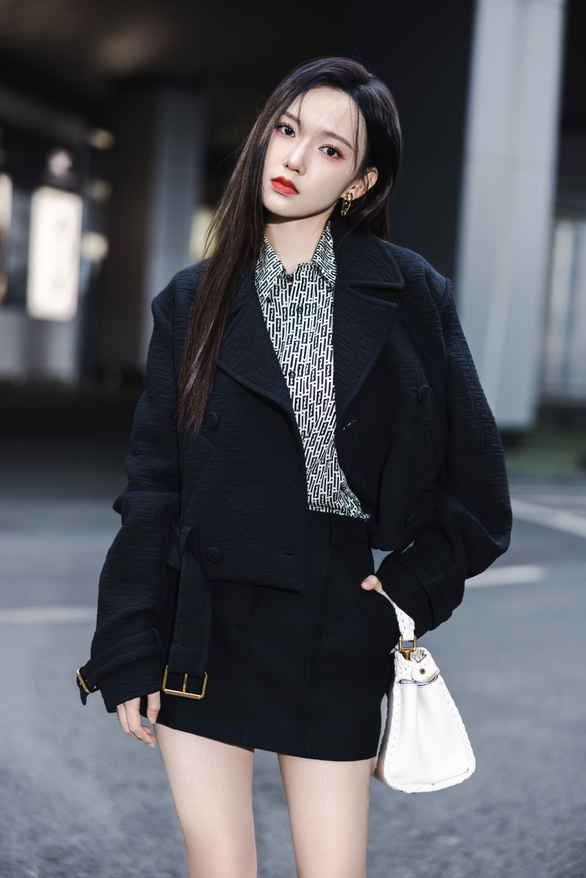 67  程潇无论是走飒爽还是甜美路线,都可以轻松驾驭.