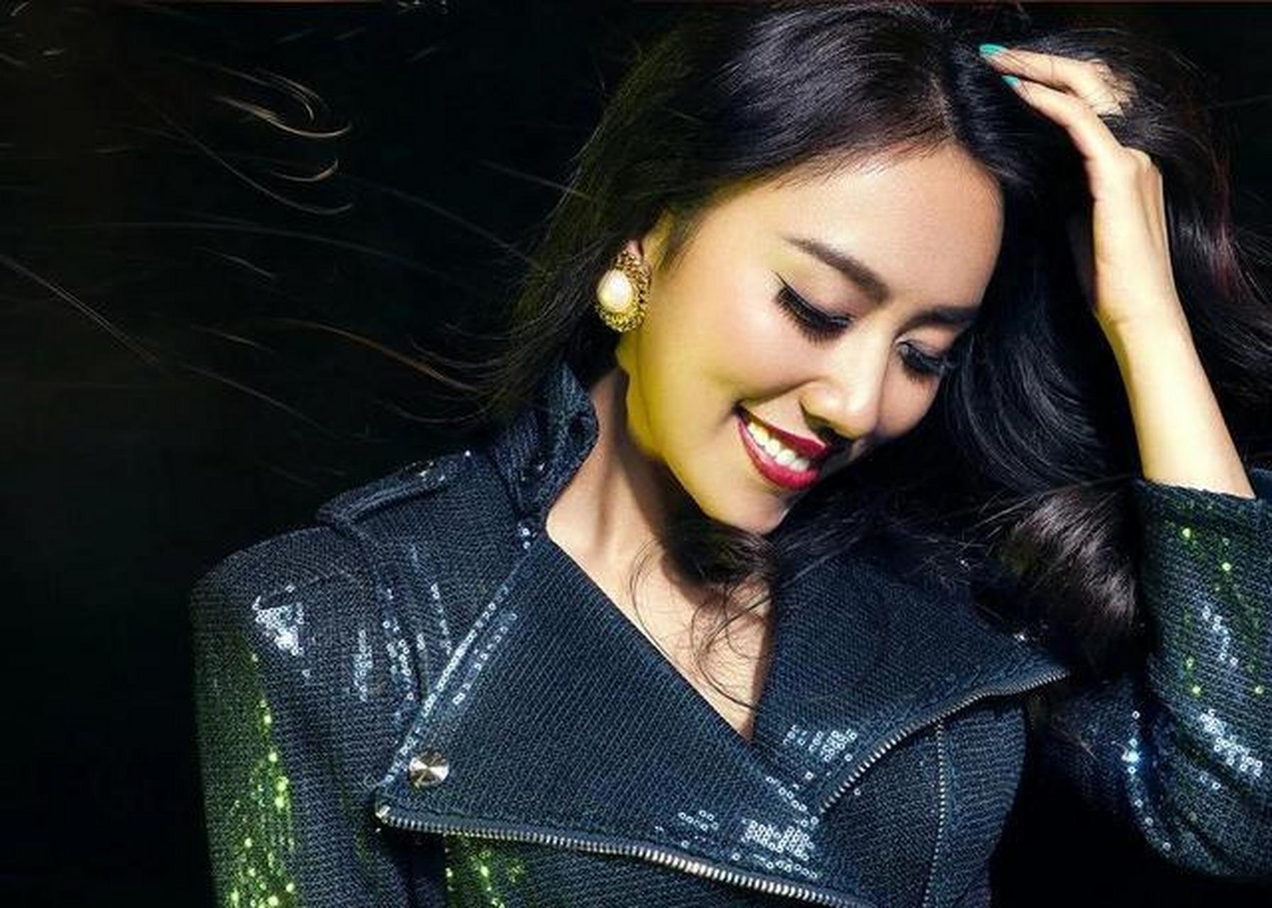 朱娜:率性干练,唯美迷人
