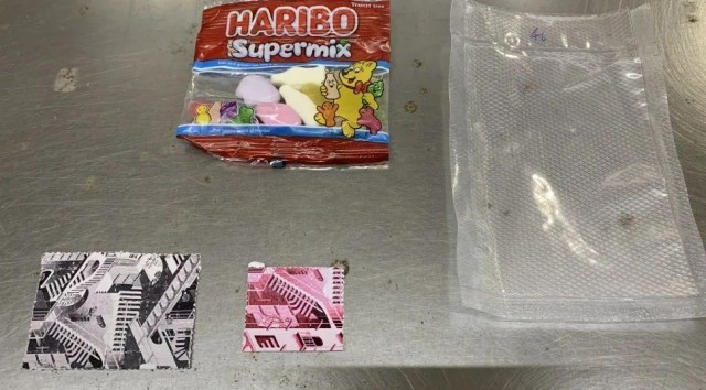 见到这种花花绿绿小纸片立即报警