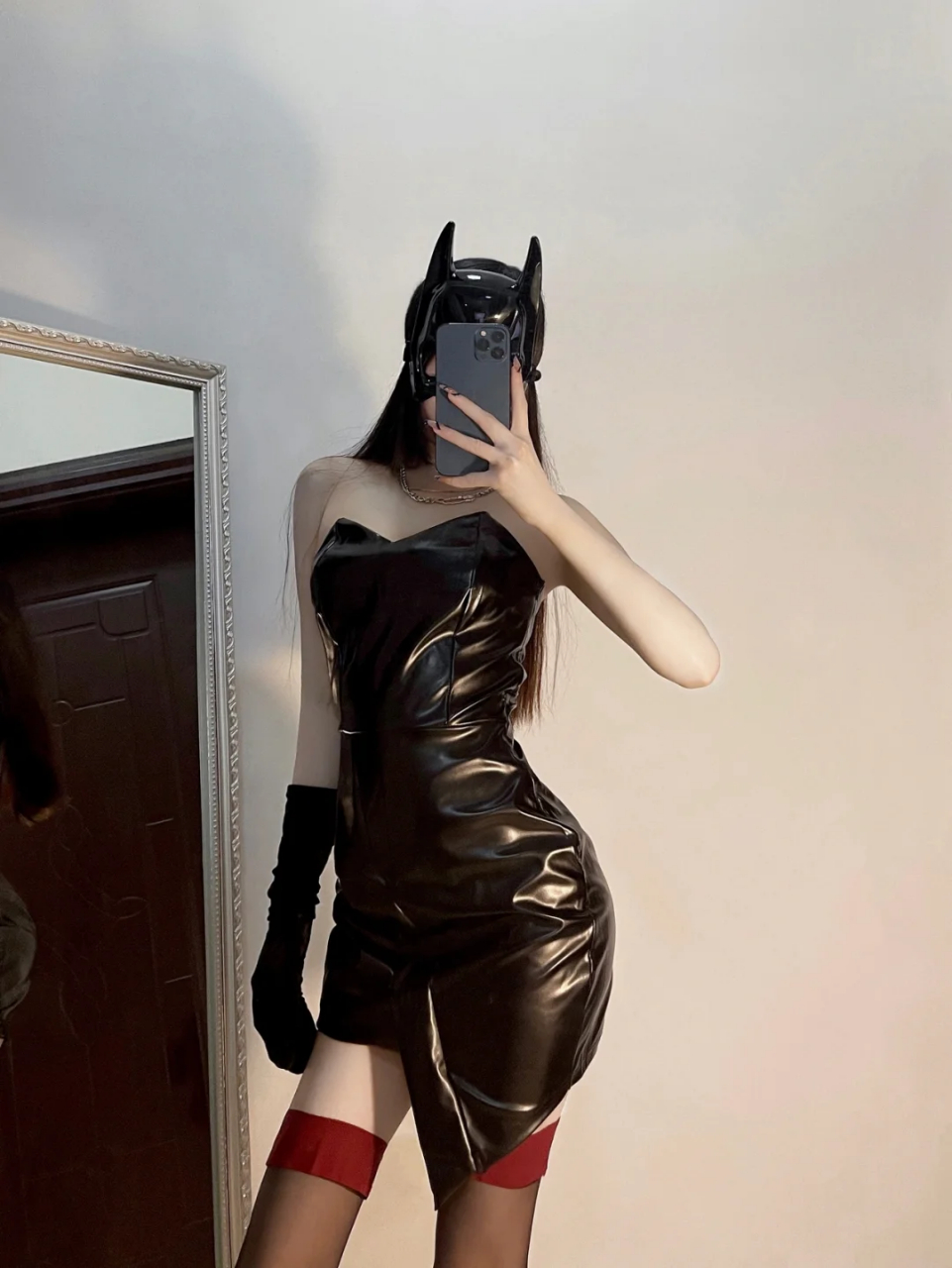 原则上是拒绝的,但很难对姐姐说不,get到皮裙黑丝了,真的好飒.