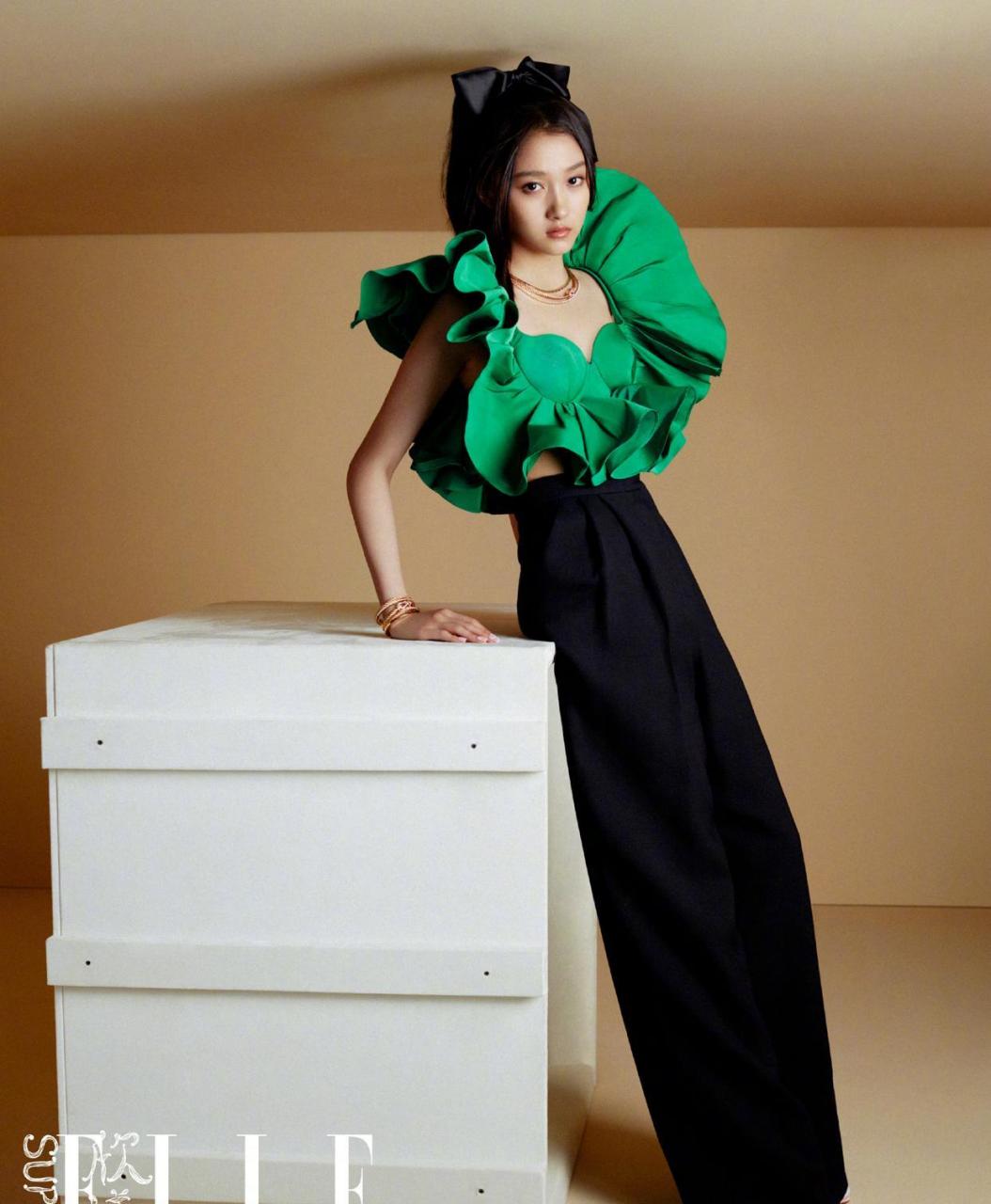 关晓彤《欣漾superelle》八月刊封面 蝴蝶结的浪漫,心心相印的甜蜜