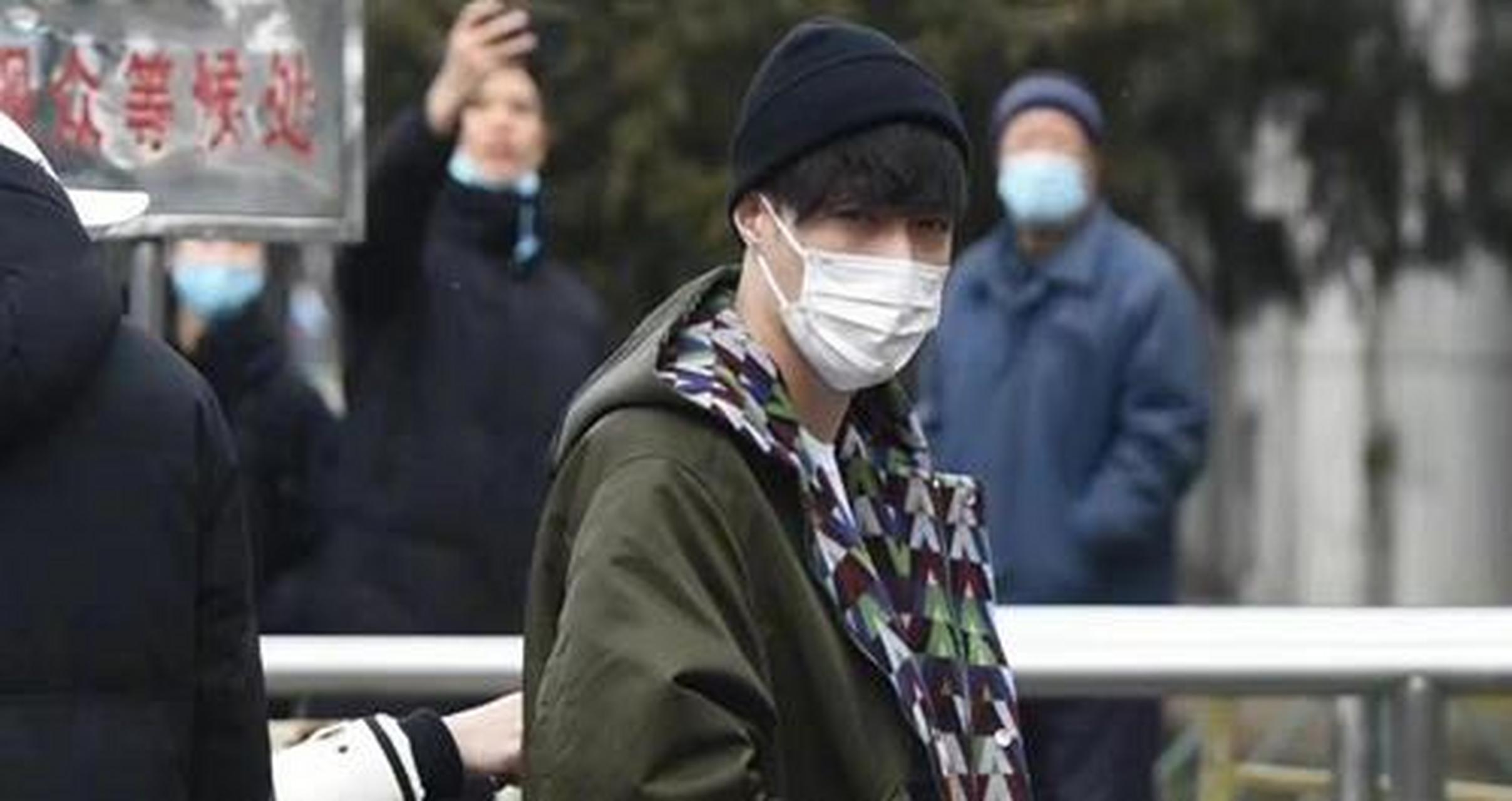 张艺兴包贝尔现身央视虎年春晚彩排 后者遭网友吐槽怎么回事