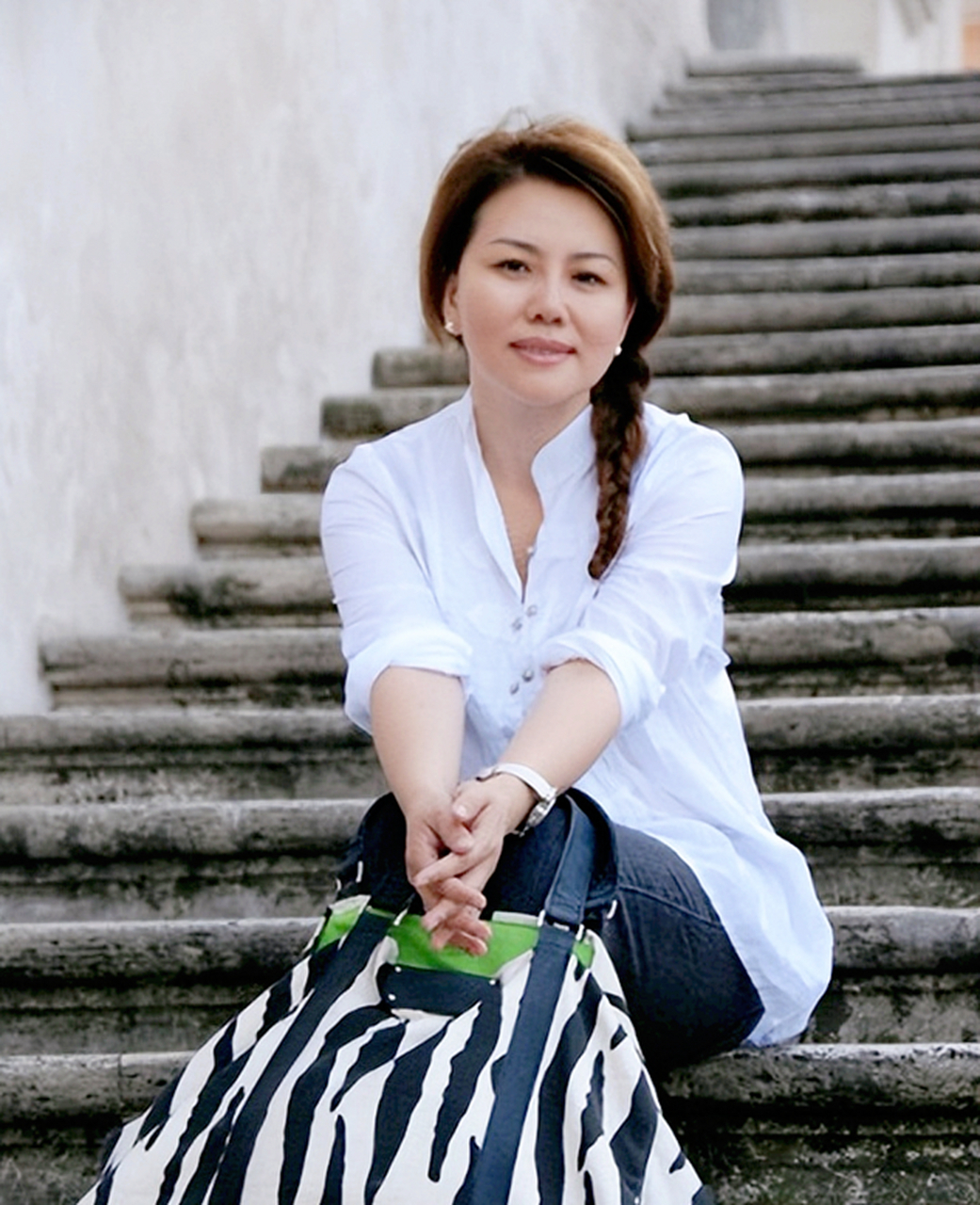 央视著名主持人方静因癌症在台湾去世,年仅44岁.