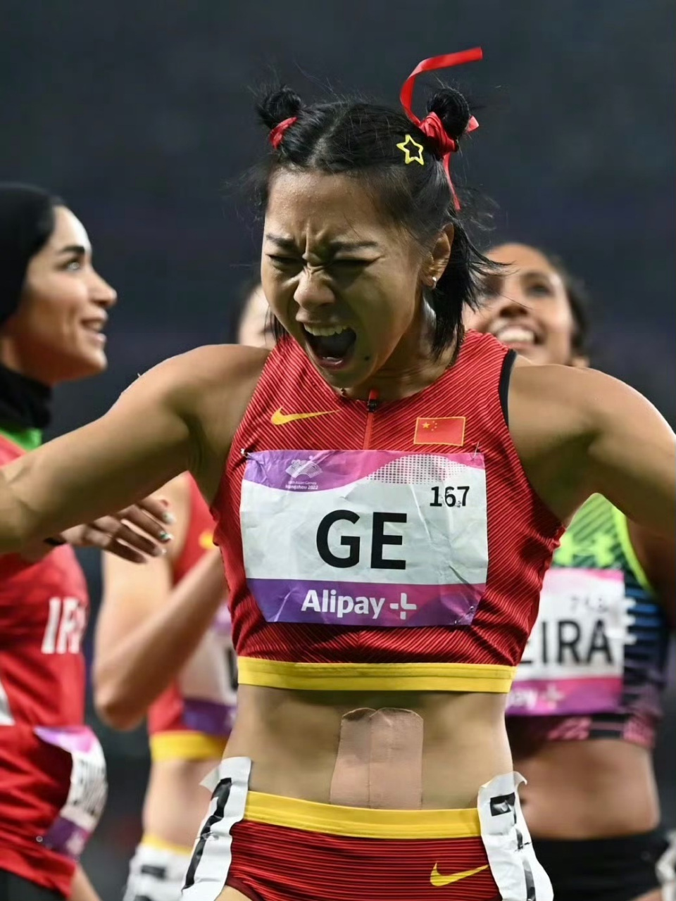 葛曼棋笑谈哪吒头,"能给我带来好运"!