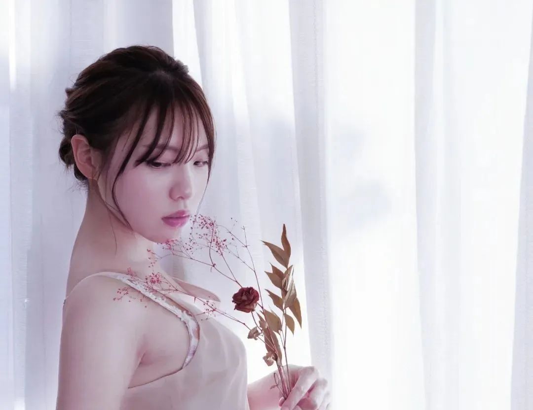 一代新人换旧人,00后的日本女演.@兰陵笑笑的动态