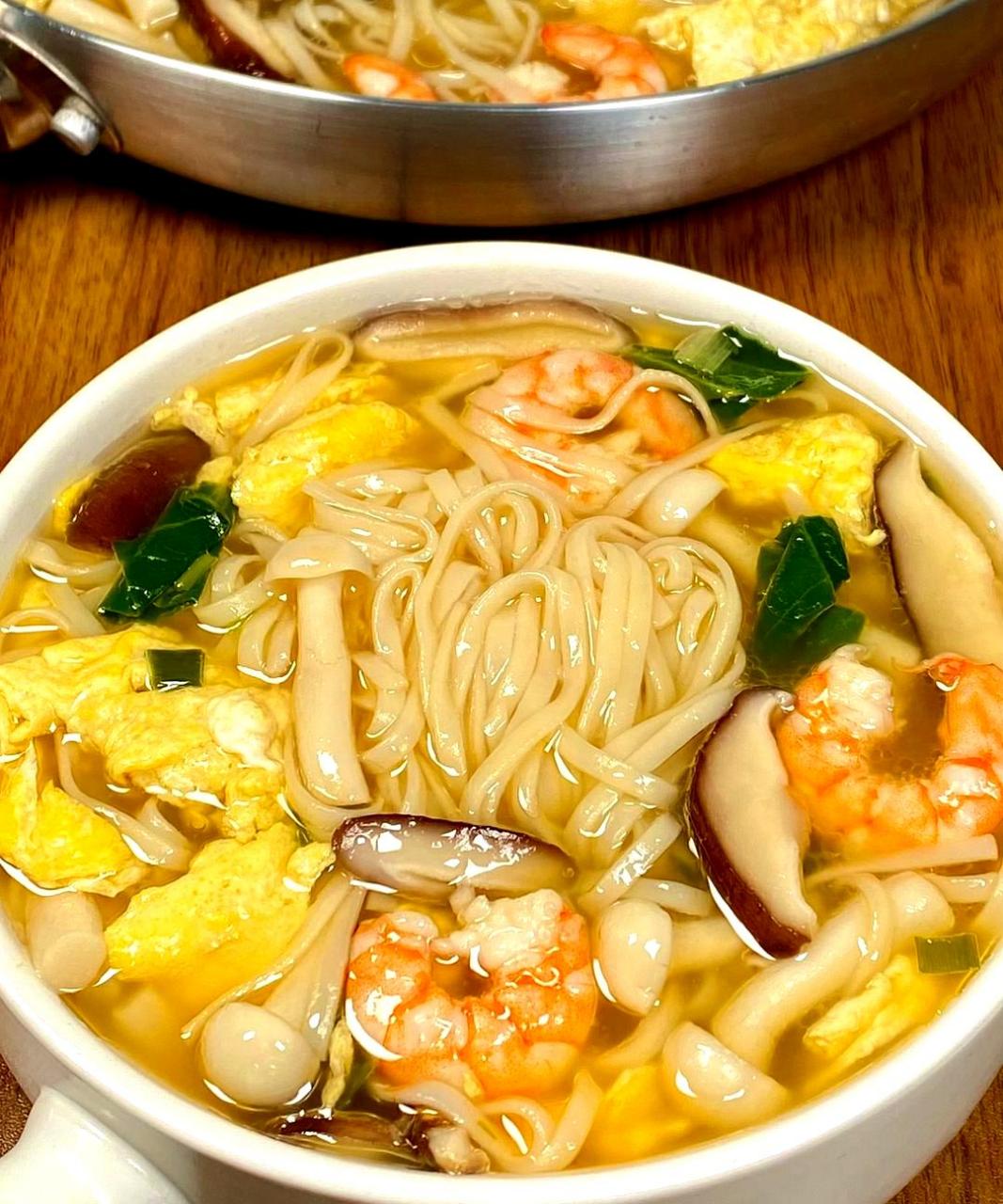 这碗鲜虾菌菇面真的太好吃了,我为了它早起了很多次!