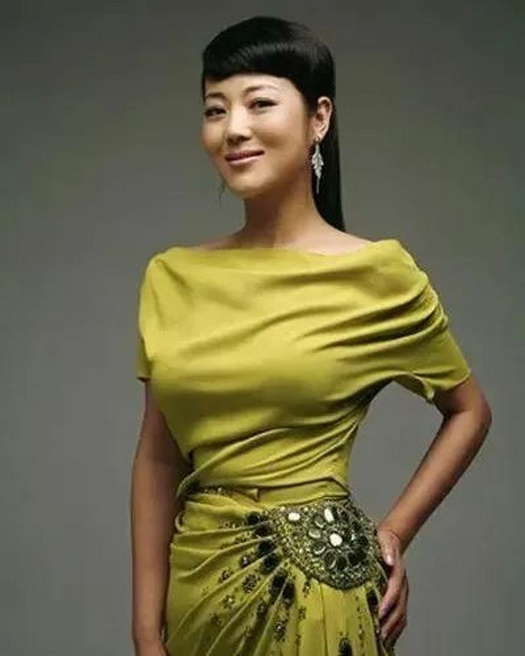 戏里"土得掉渣"的女明星之王茜华  王茜华自出道以