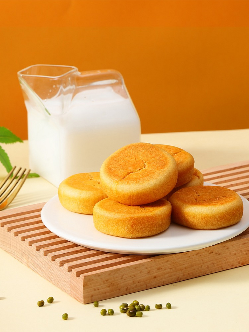 三只松鼠的黄金肉松饼,皮薄馅料多,精准拿捏酥松好口感,不负舌尖上的