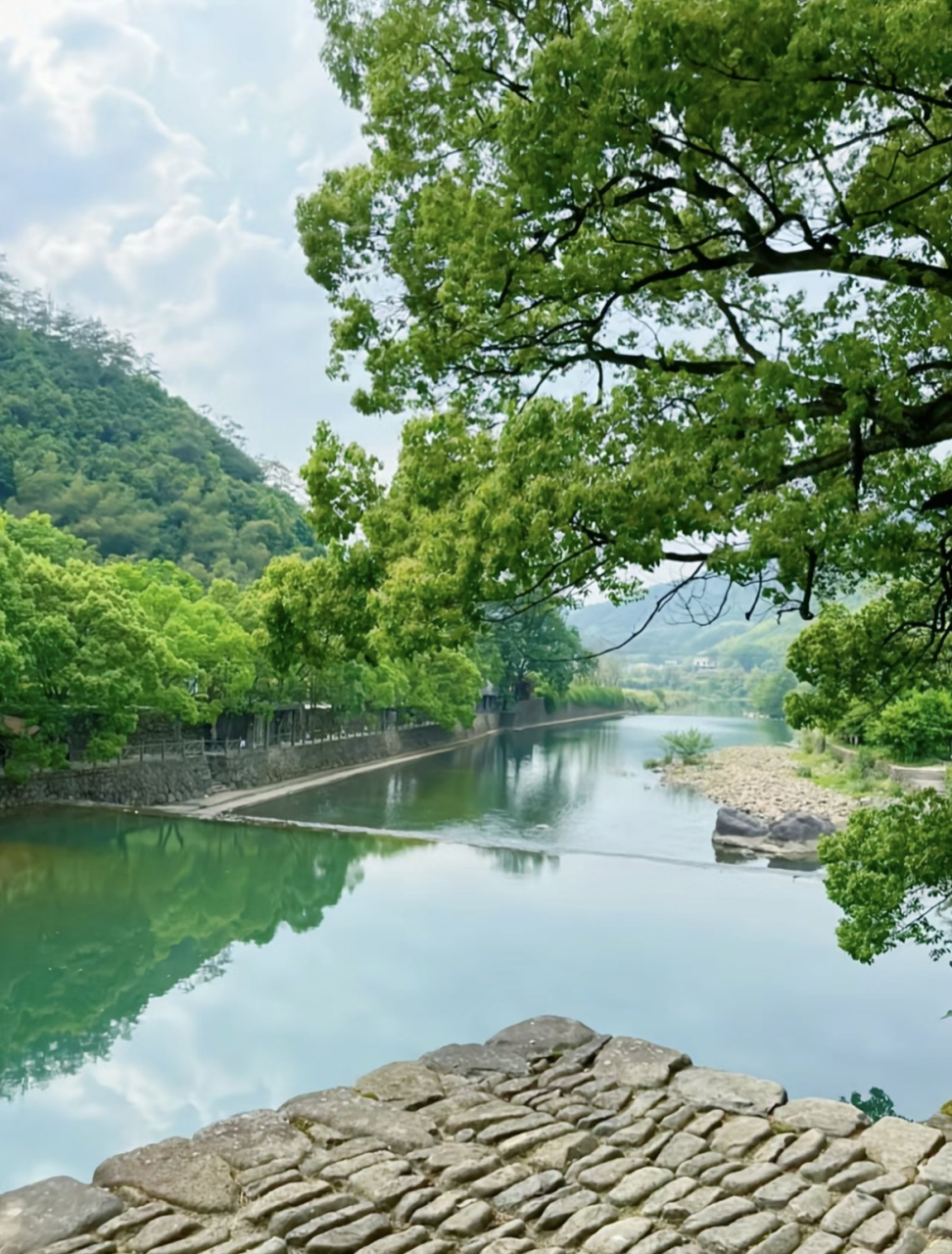 茅坪村,是浙江省杭州市桐庐县富春江镇下辖村,位于桐庐县西南,富春江