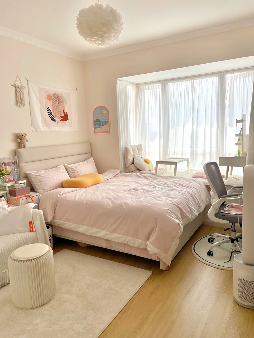 少女心卧室  布置自己的十二平小房间 下了两天的雨    今天放晴了