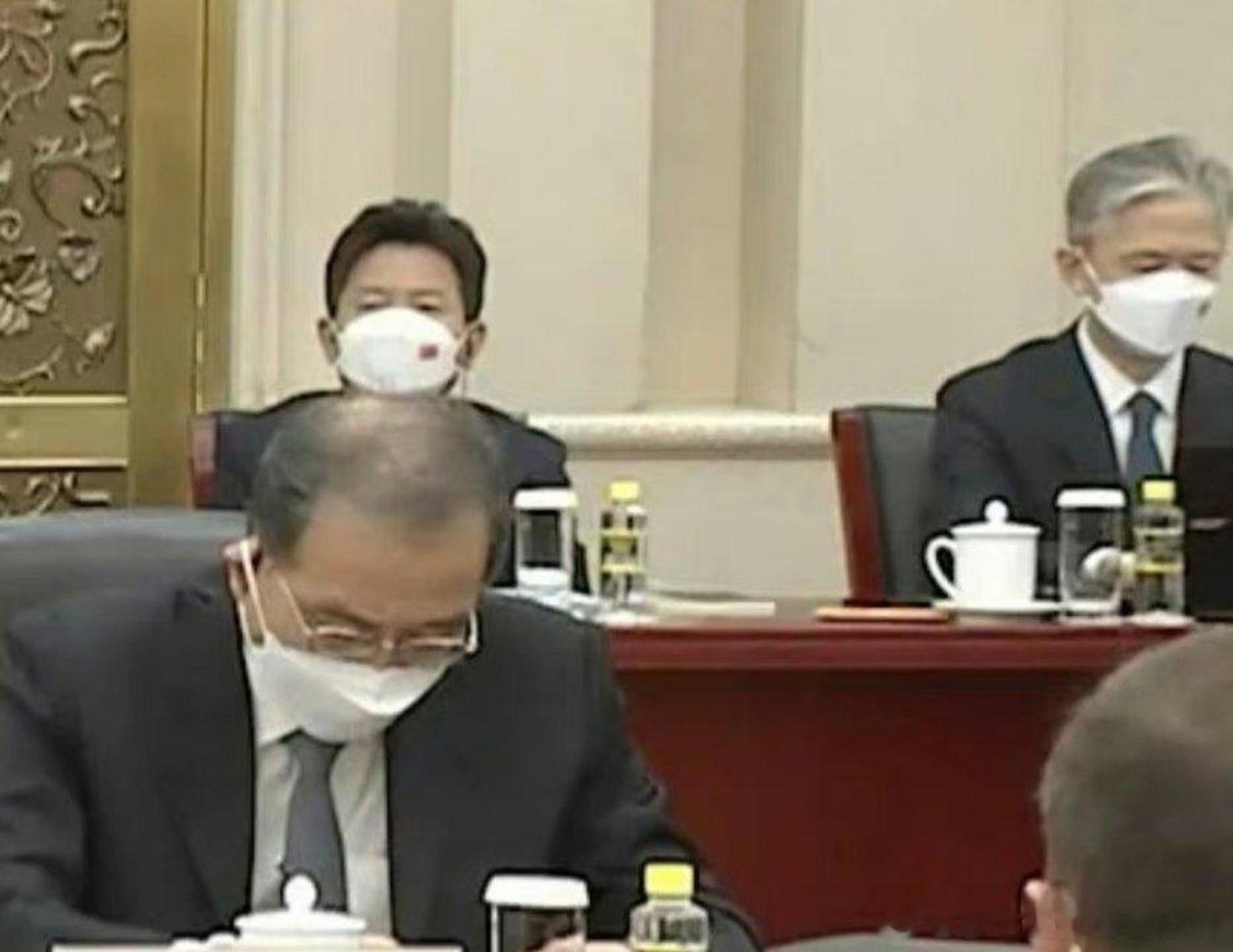 昨天与法国这场外交活动,汪司没戴同传耳机,汪司可能想检测一下同传的