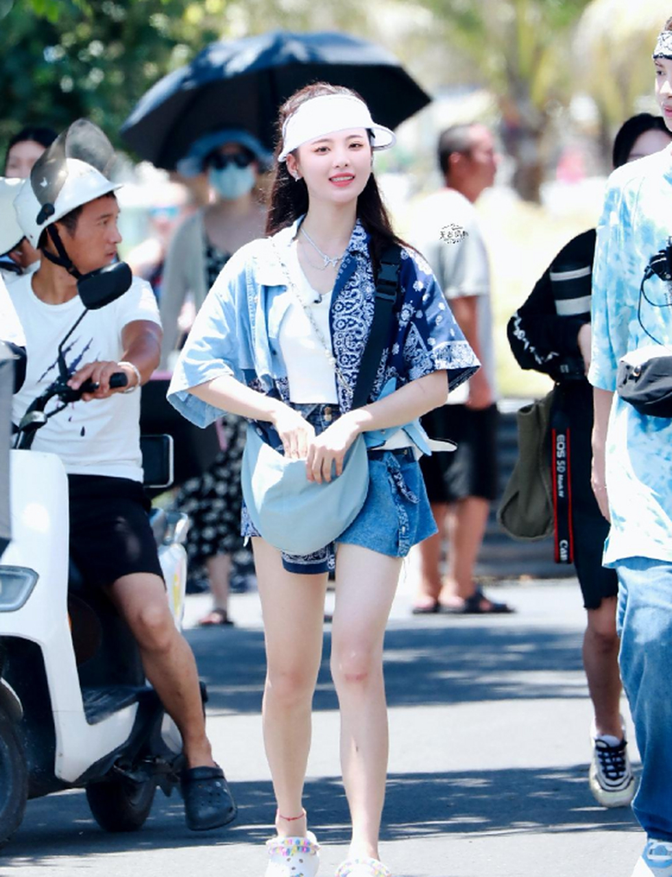 杨超越嫩嫩的小脚丫.