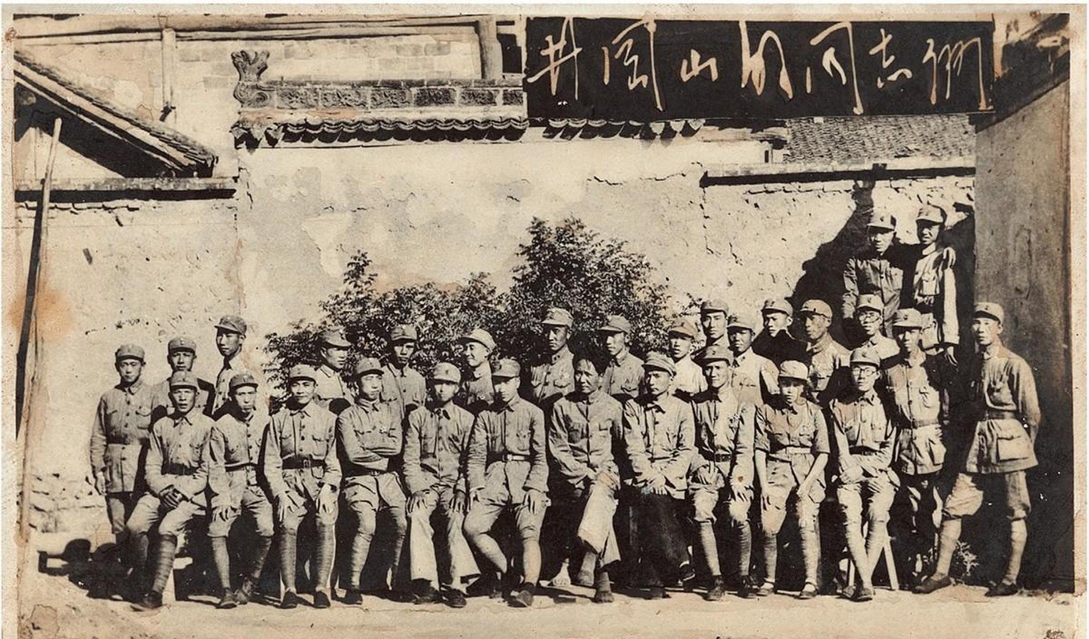 领动计划# #纪念井冈山会师#  1938年的珍贵合影"井冈山的同志们"