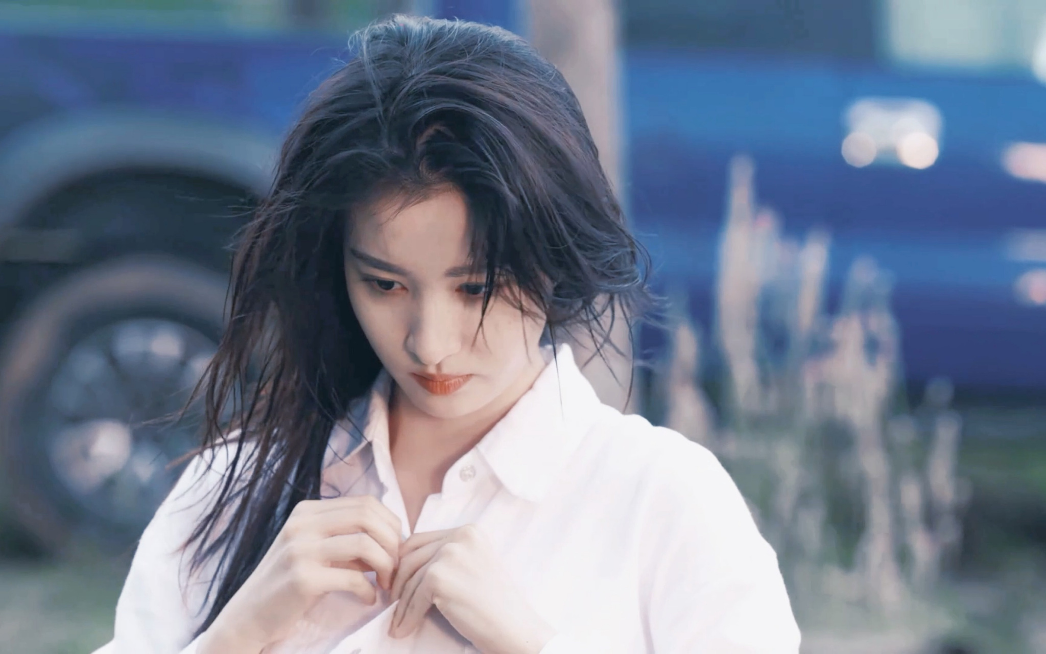 王楚然刚出道那会儿一直宣传自己跟刘亦菲长相类似,现在热度上来了,就