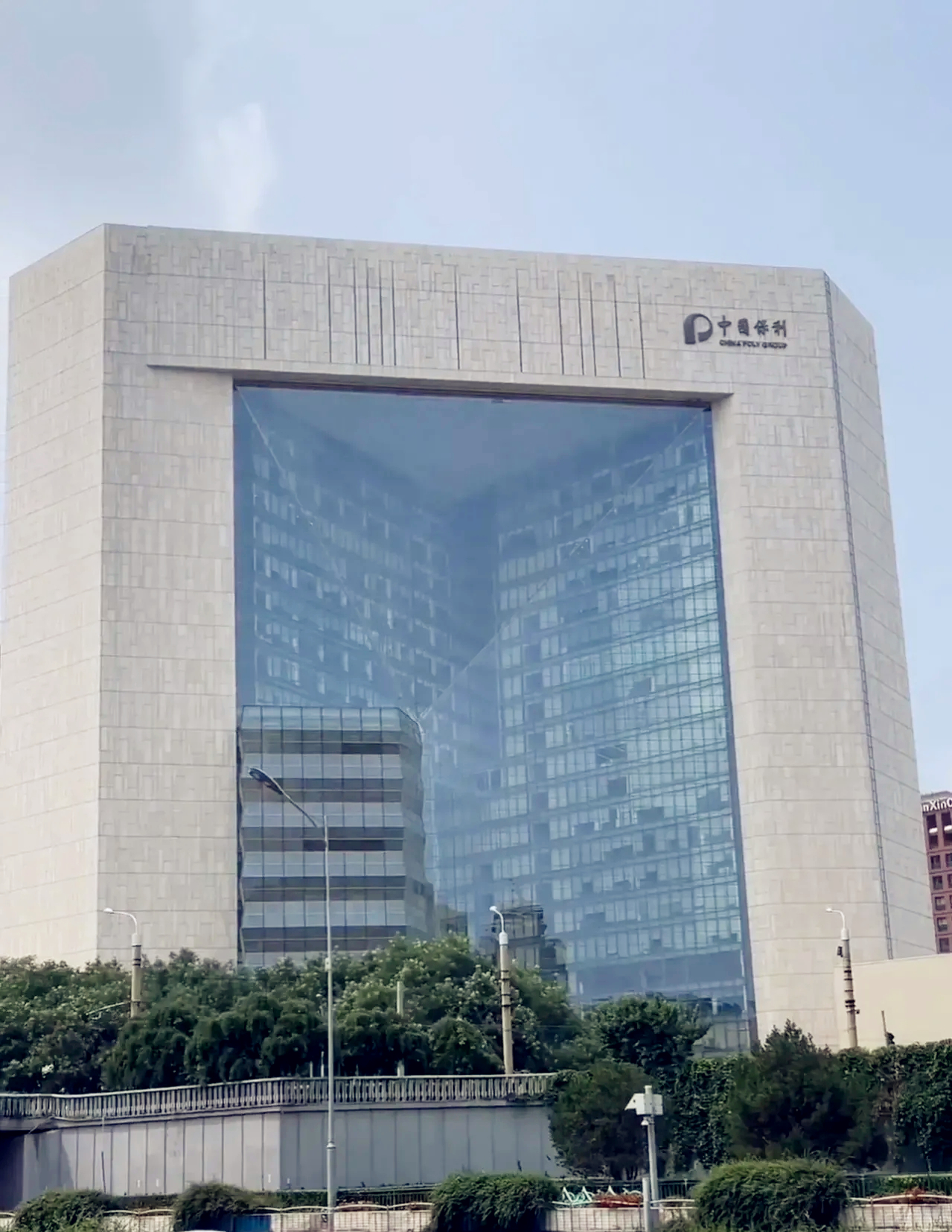 保利有钱啊,光这玻璃就顶一栋楼