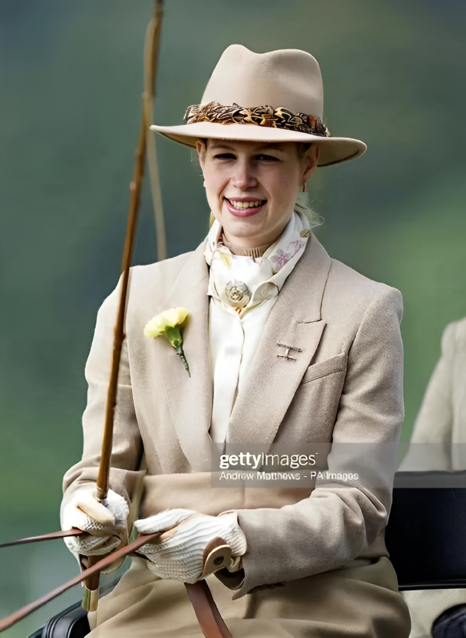 英国王室夫人路易丝新照片~ 她是英国女王的伊丽莎白二世最小的孙女