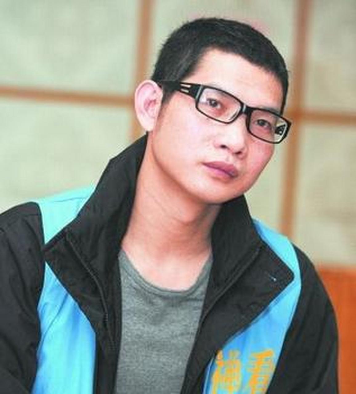 2010年,广州佛山看守所,成瑞龙将被带往刑场,执行死刑.