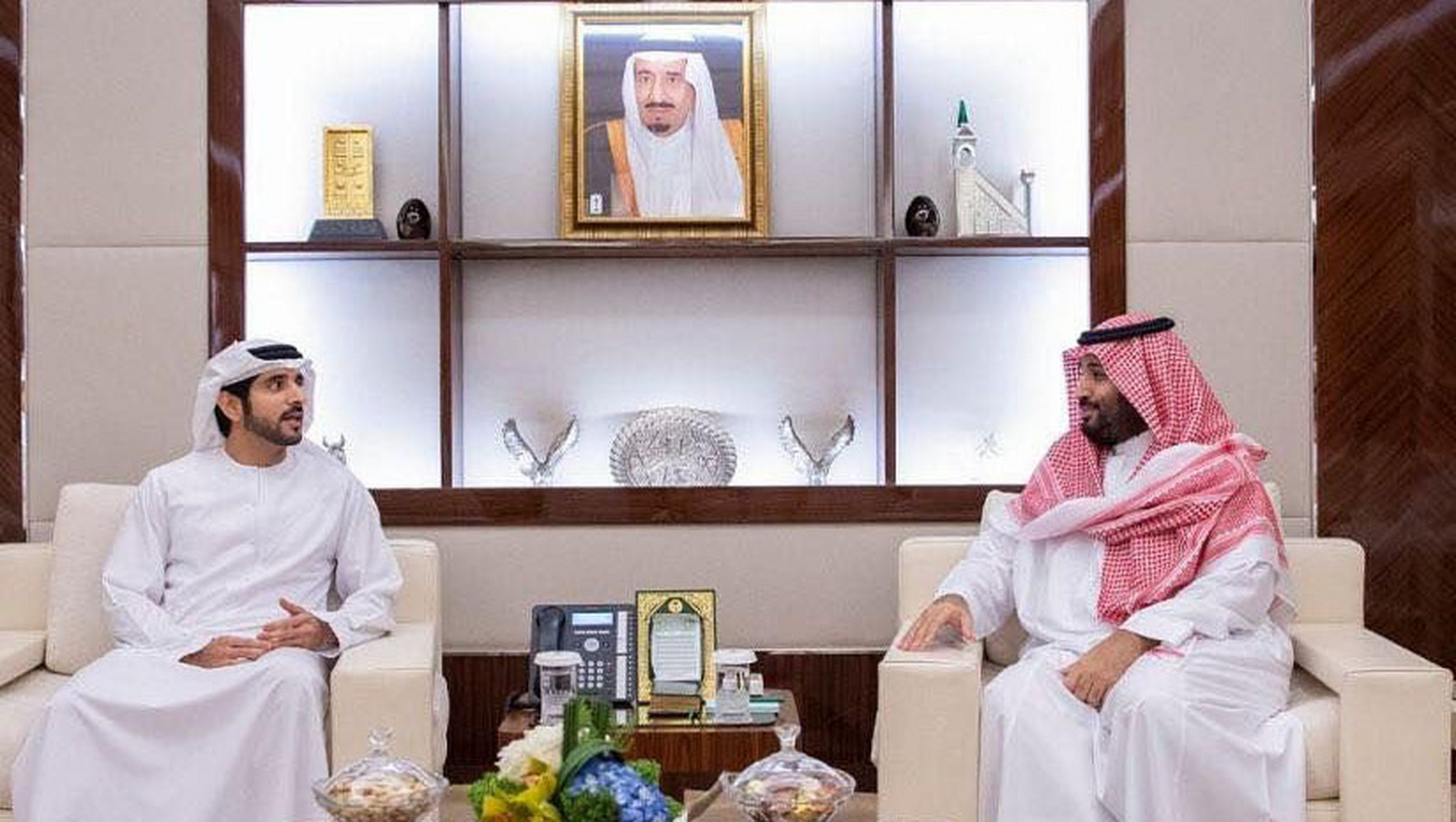 英俊的哈曼丹王子和沙特王储见面.