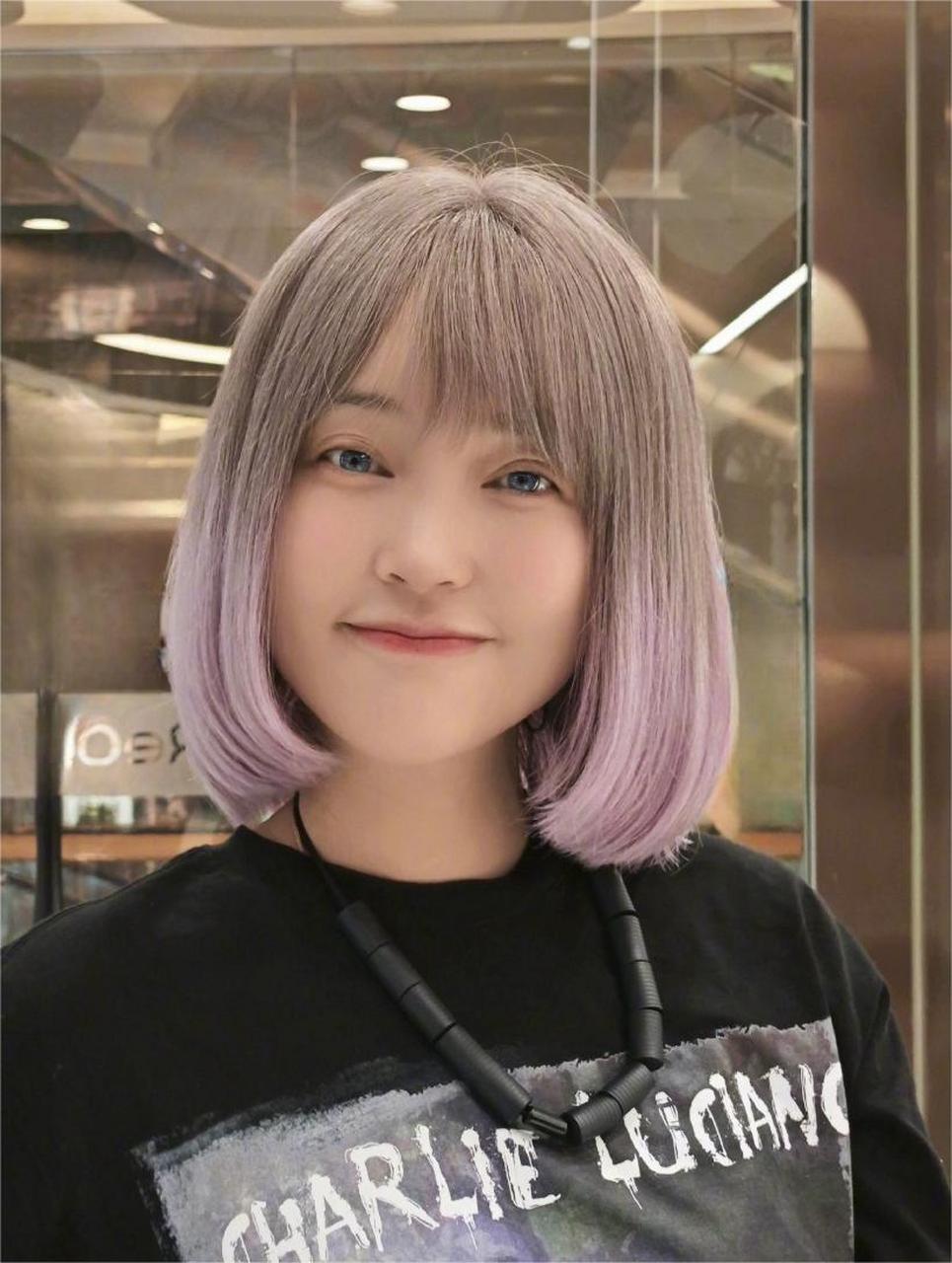 金莎居然染了一头粉紫色渐变,简直美到爆炸!