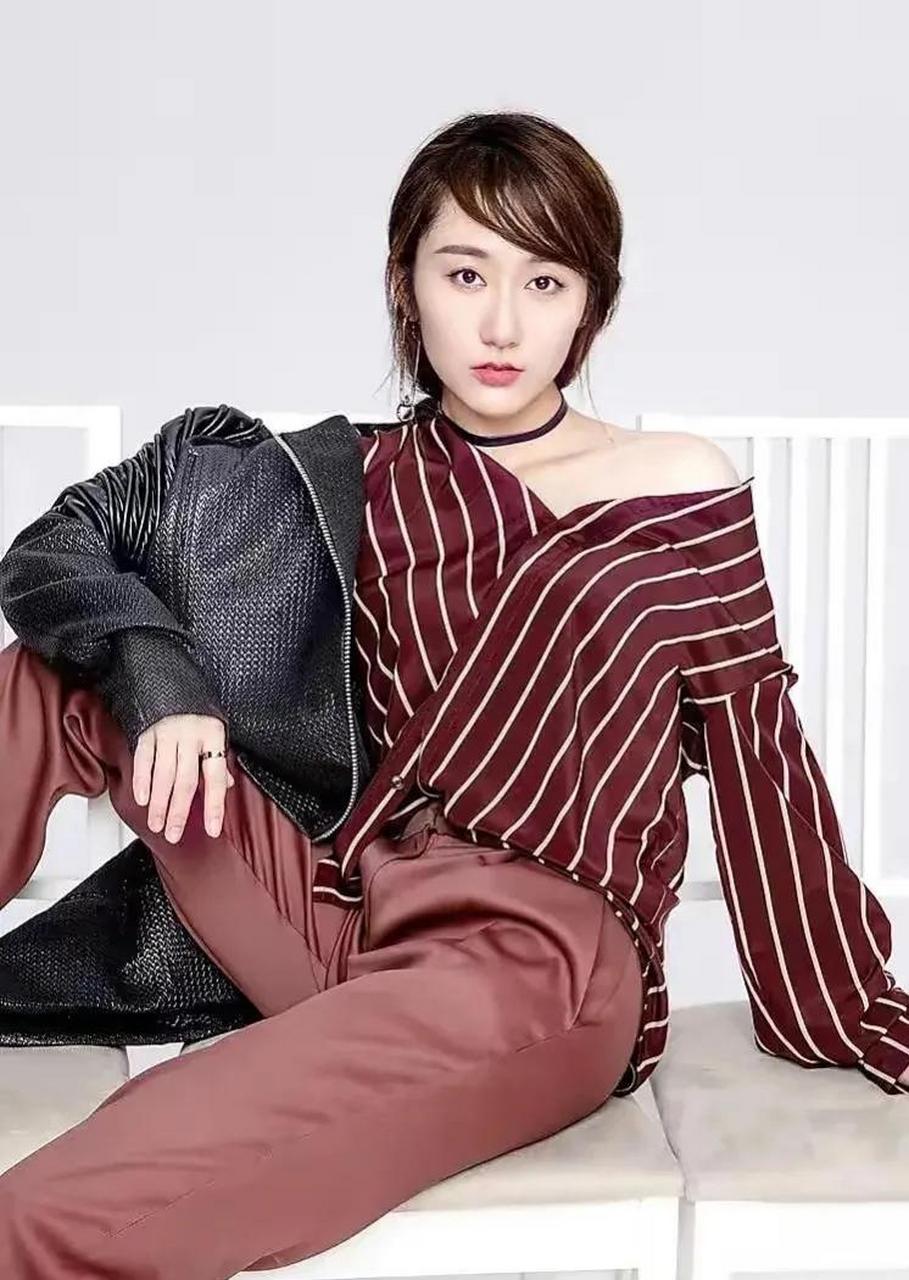 蒋方婷是一位非常出色的演员,她的表演技巧和演技深受观众的喜爱.