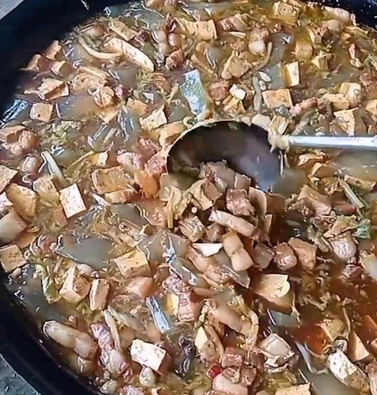 工地做这样的大锅菜是有什么说法吗