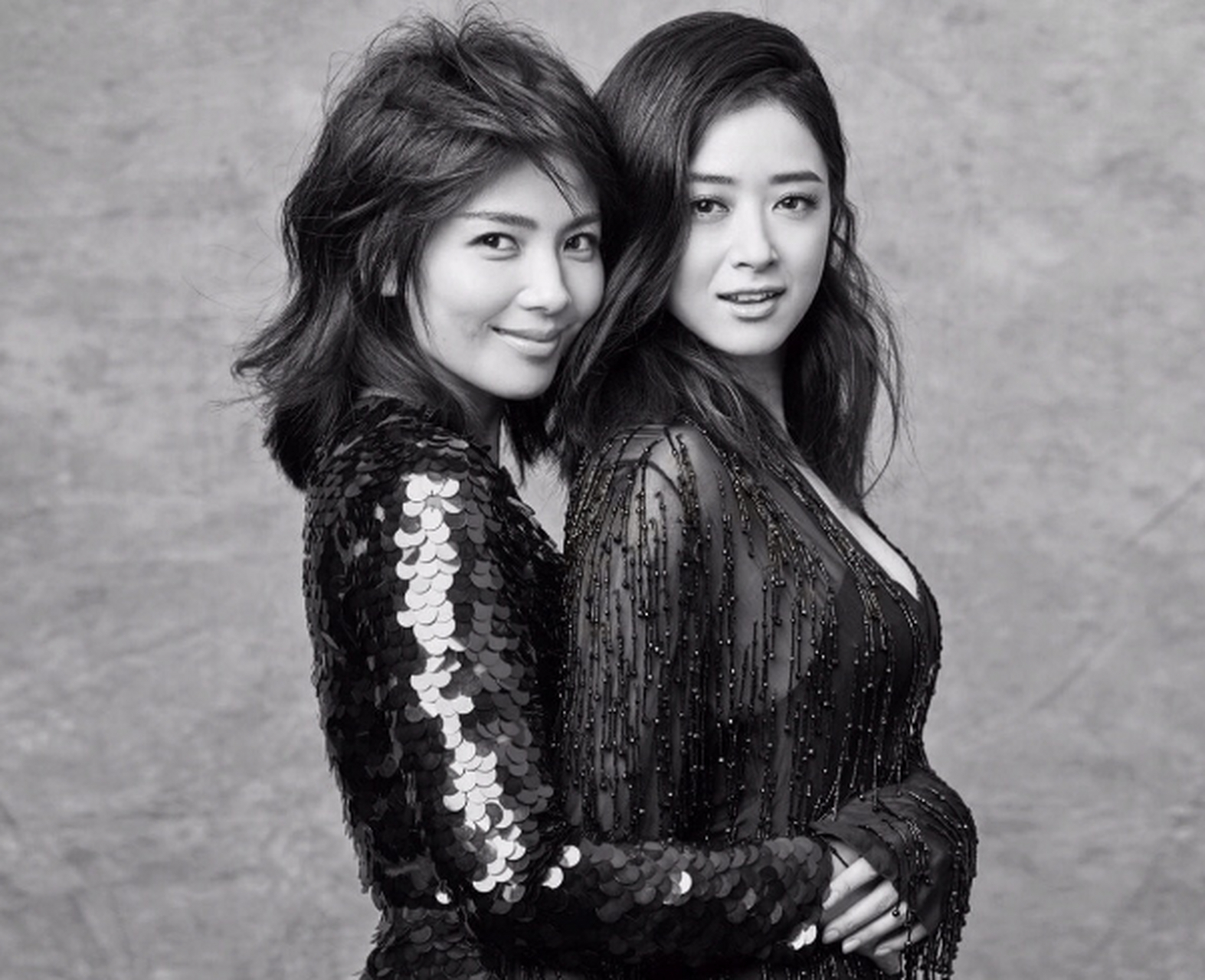 早年韩红就曾说过:"圈内谁敢潜规则蒋欣她绝对会大嘴巴子抽你!