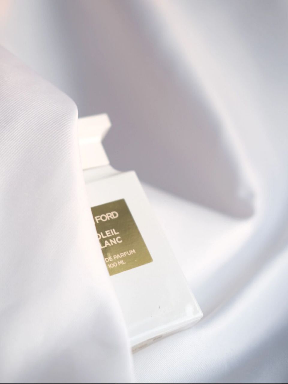 充满高级感的奶香味香水 soleil blanc 给人的感觉是就是阳光下的白色