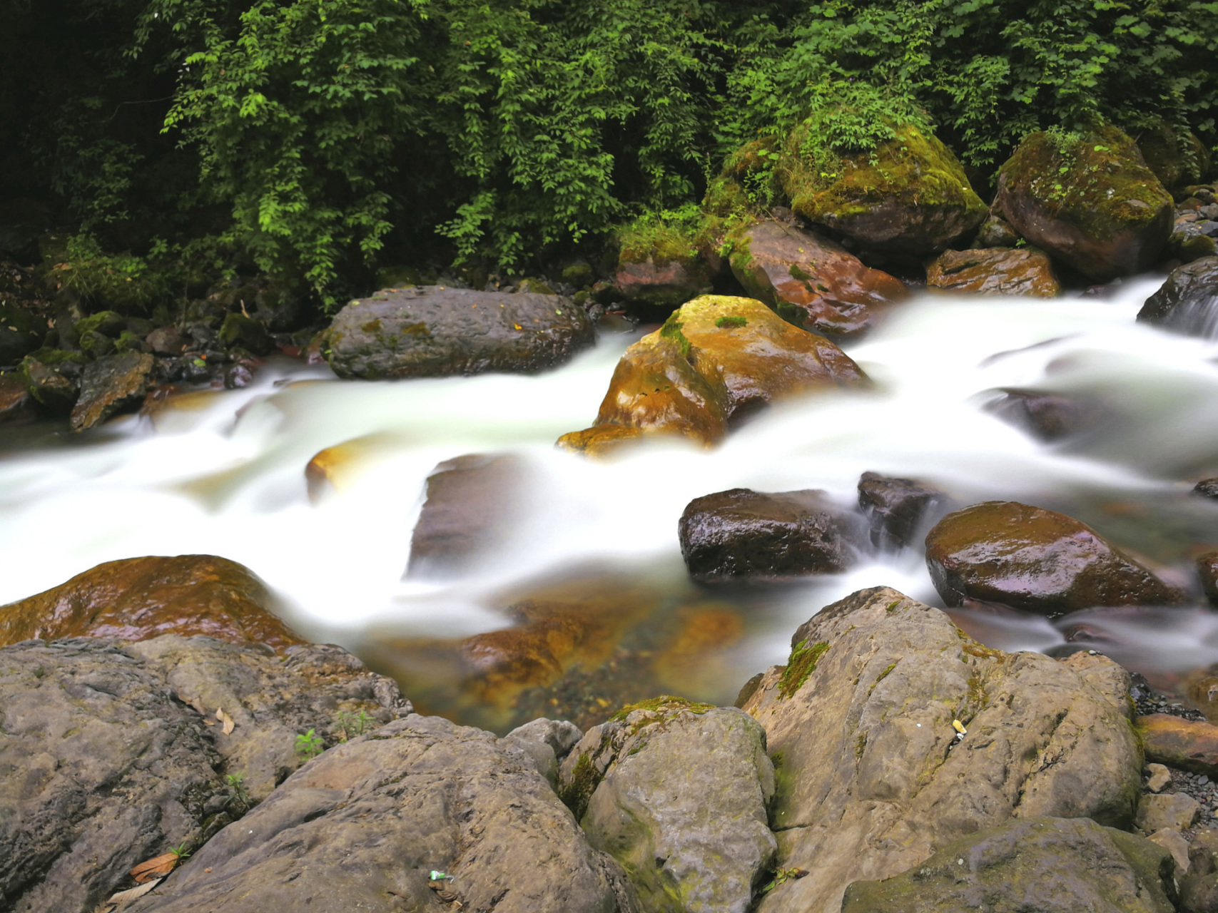 黑竹沟风景区,位于峨边县境西南,地处小凉山深处.