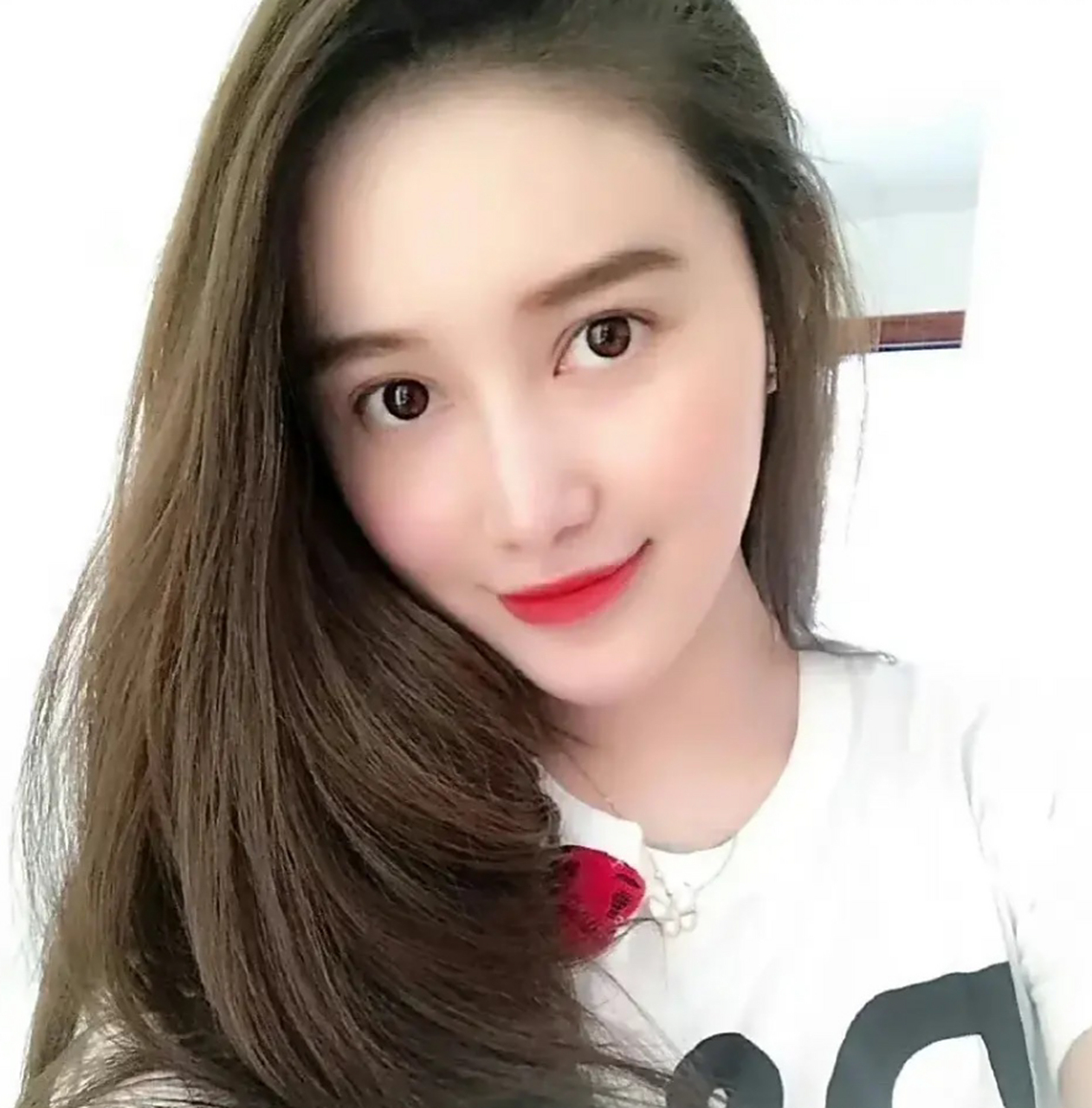 黄晓明绯闻新女友赵仕瑾,和前妻baby差距还是挺大的