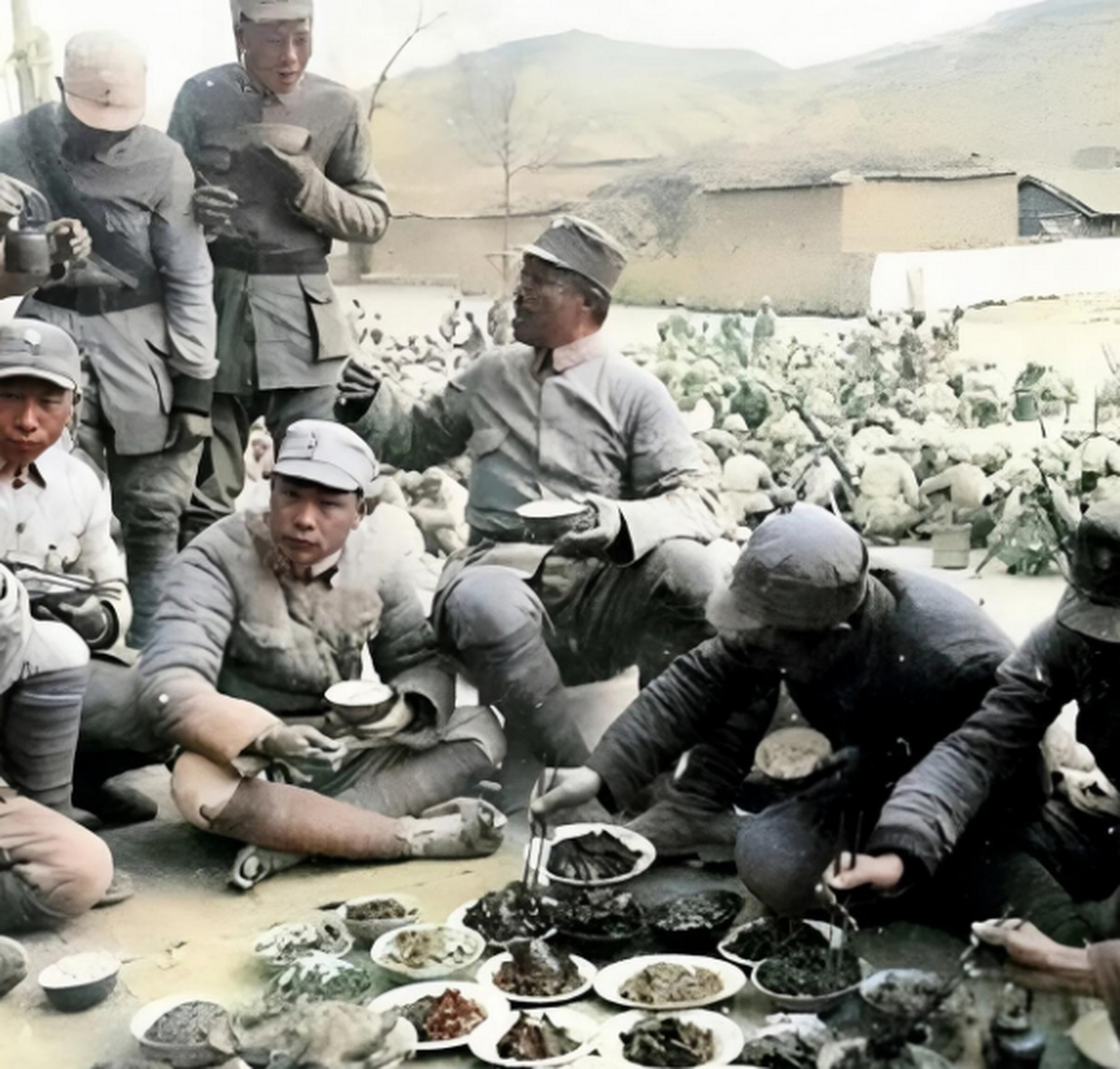 历史老照片: 抗日战争期间,八路军战士们的一张留影.