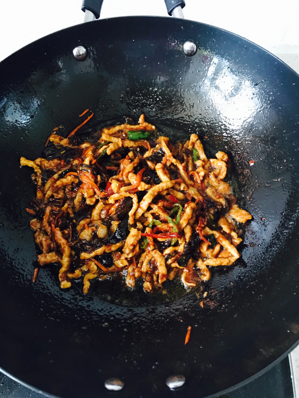 家常鱼香肉丝 这道鱼香肉丝是家常版的,也可以说是东北家常版的,很多