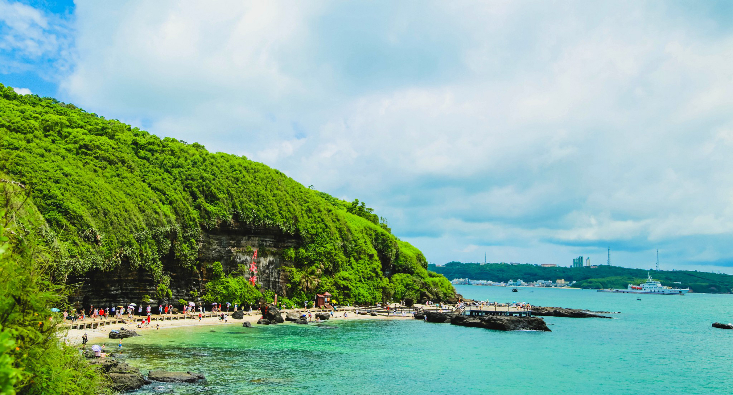 99鳄鱼山火山公园位于北海市区南面, 占地面积17.