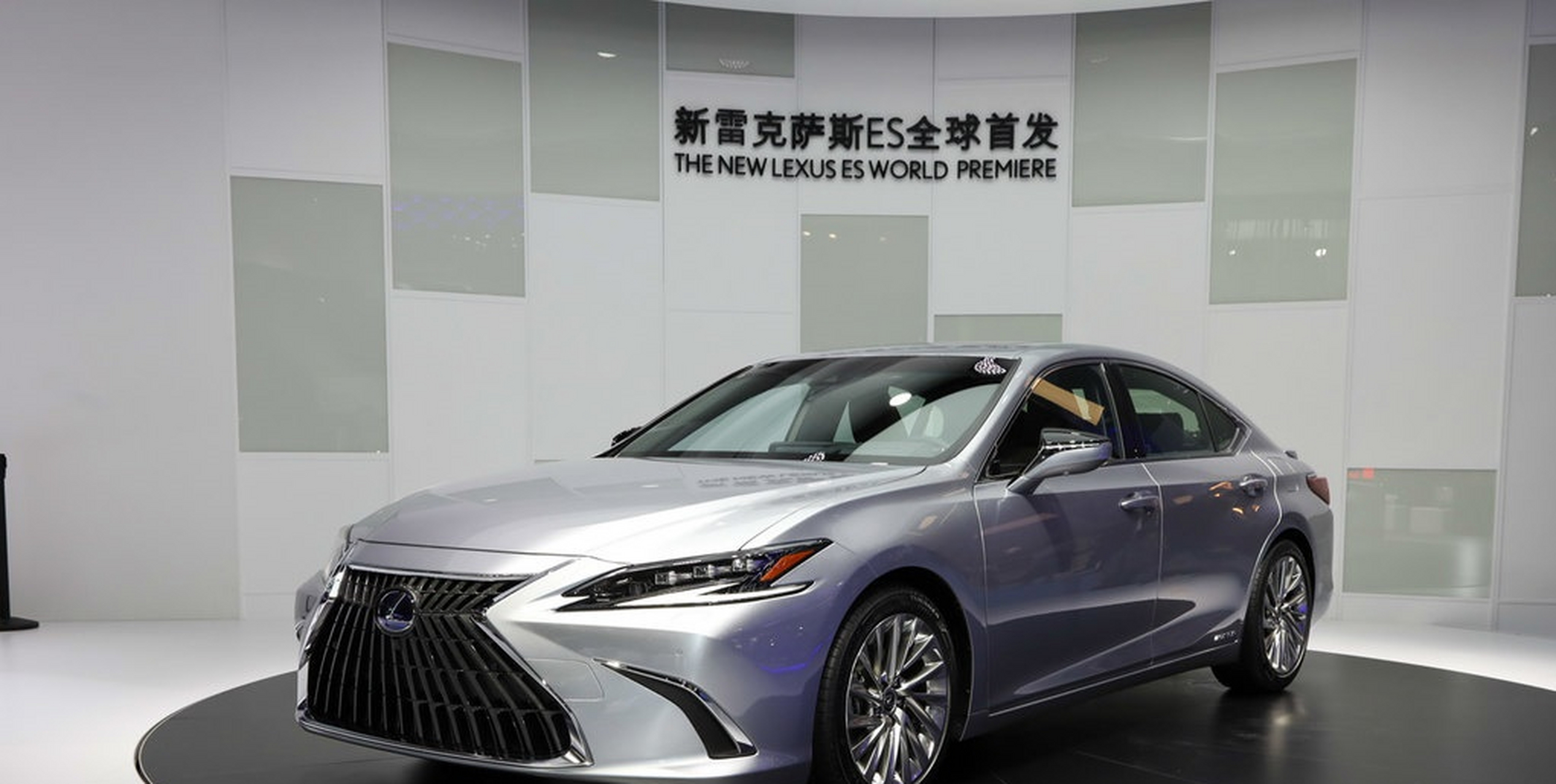 导读:预售万,雷克萨斯全新es到店,精致外观配25混动引擎,油耗4l随着